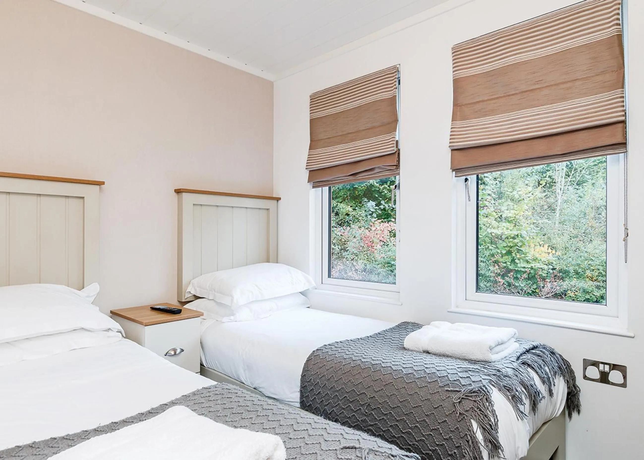 Property building, Bed in Cheddar Woods Resort And Spa