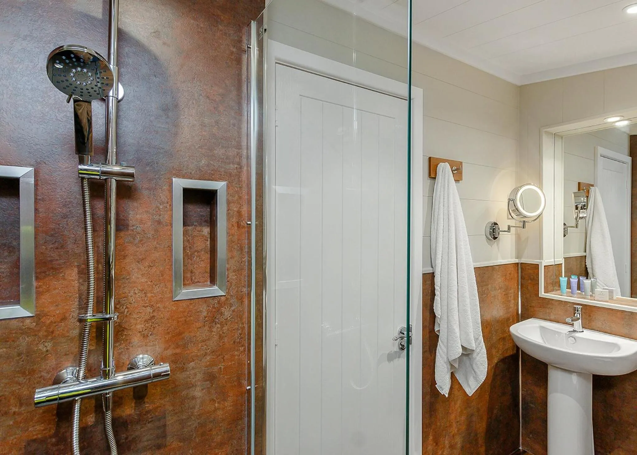 Property building in Cheddar Woods Resort And Spa
