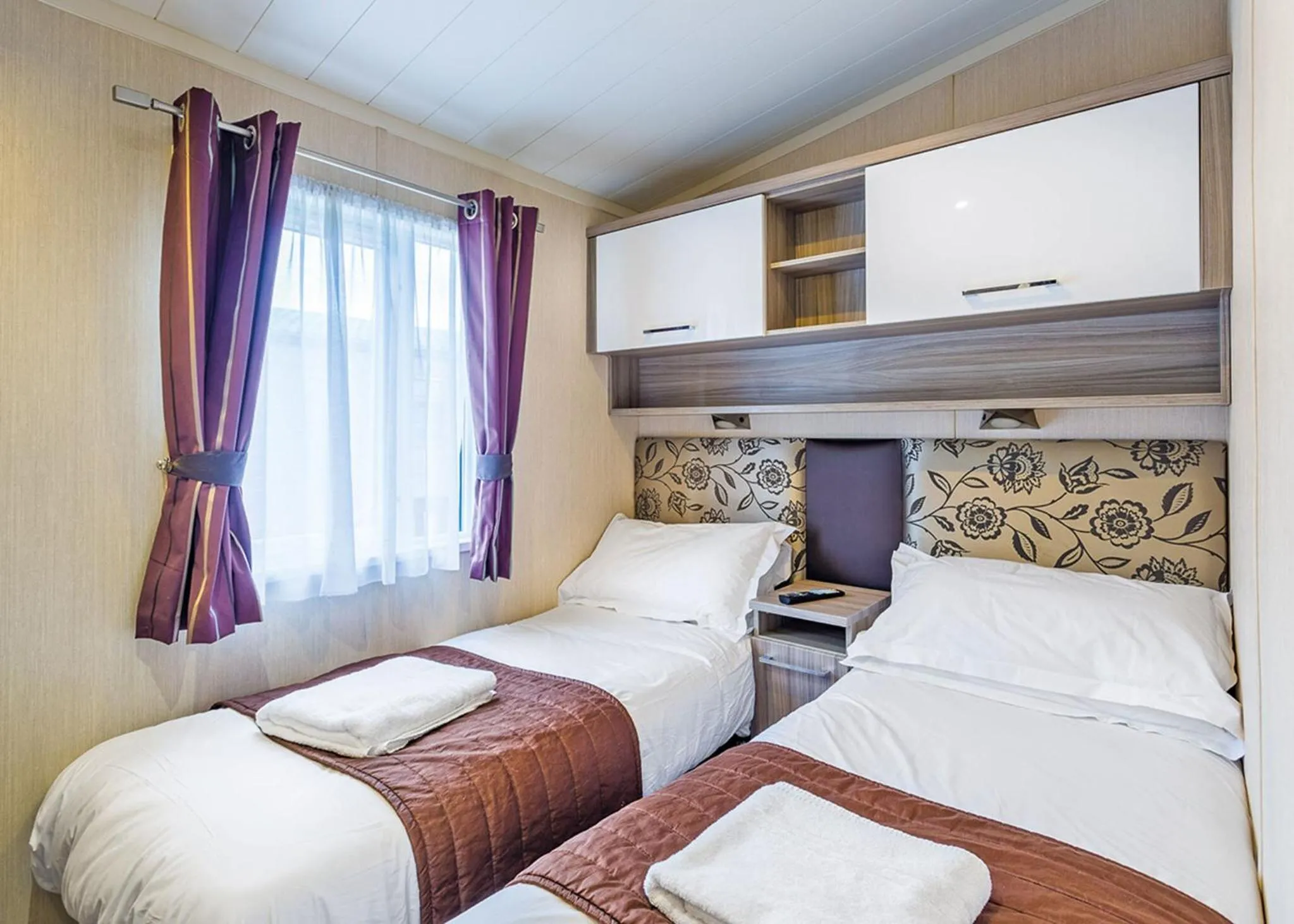 Property building, Bed in Cheddar Woods Resort And Spa