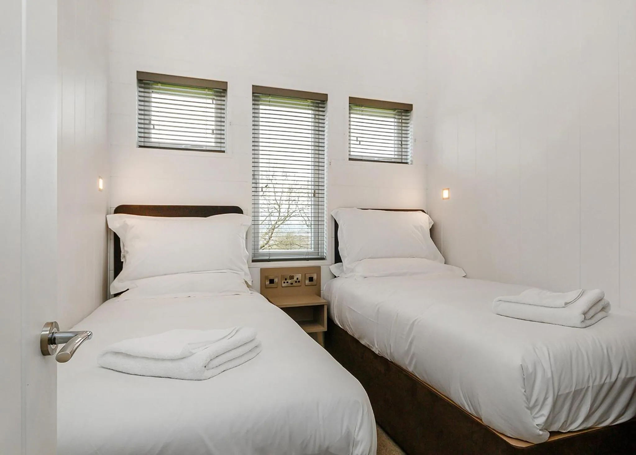 Property building, Bed in Cheddar Woods Resort And Spa
