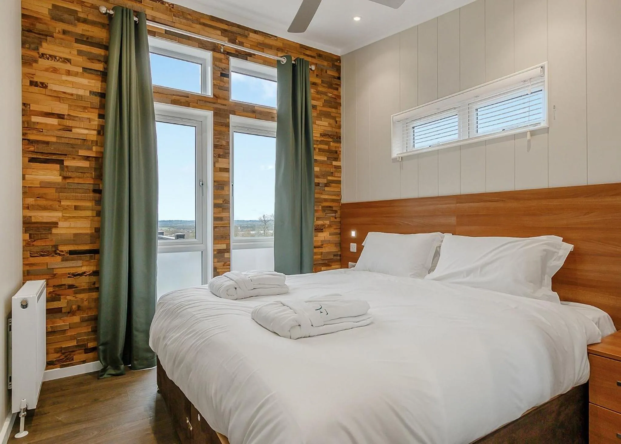 Property building, Bed in Cheddar Woods Resort And Spa