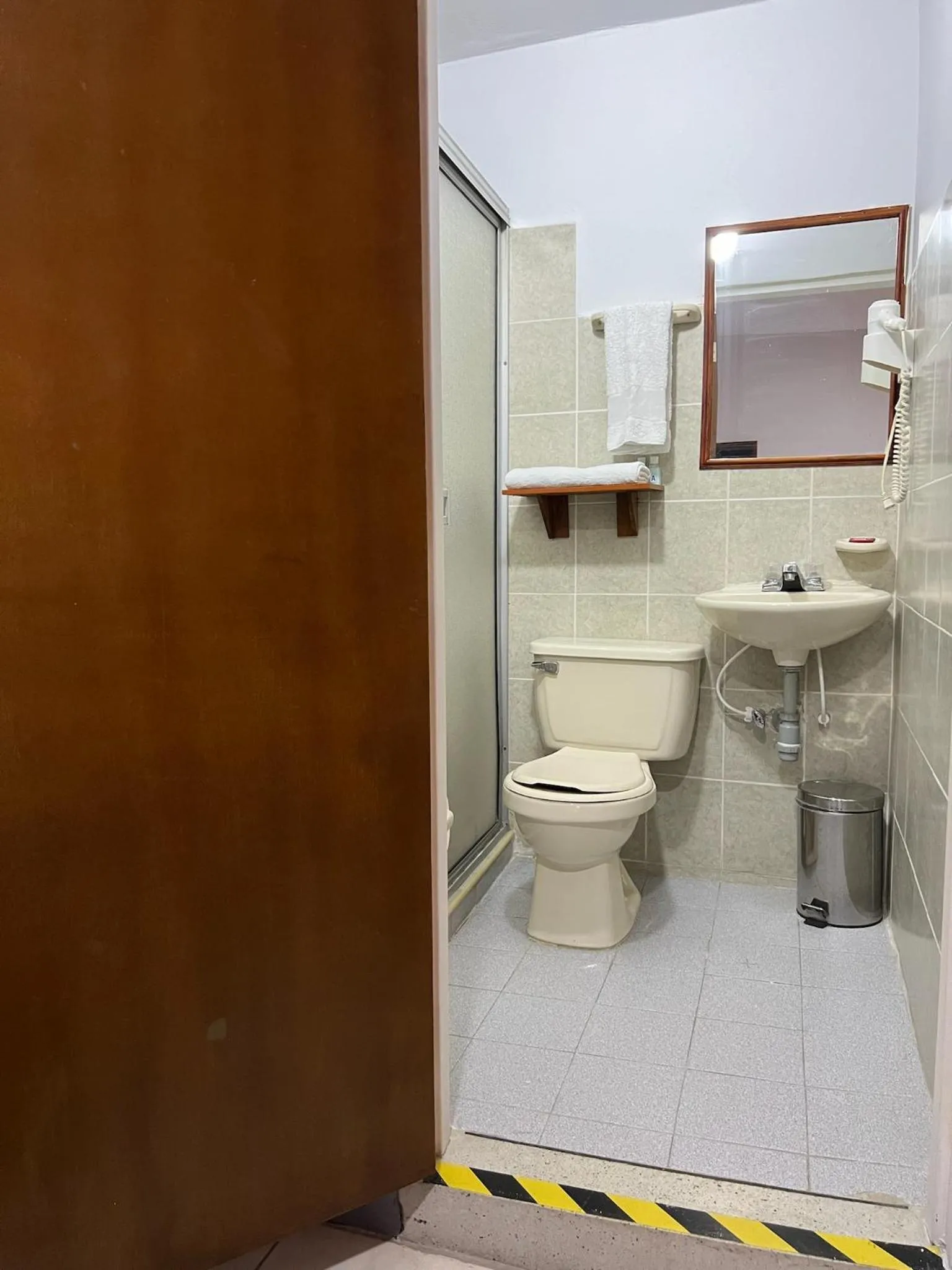 Toilet in HOTEL ARMENIA CENTRO , TENEMOS AGUA CALIENTE y FACTURACION ELECTRONICA, Gracias