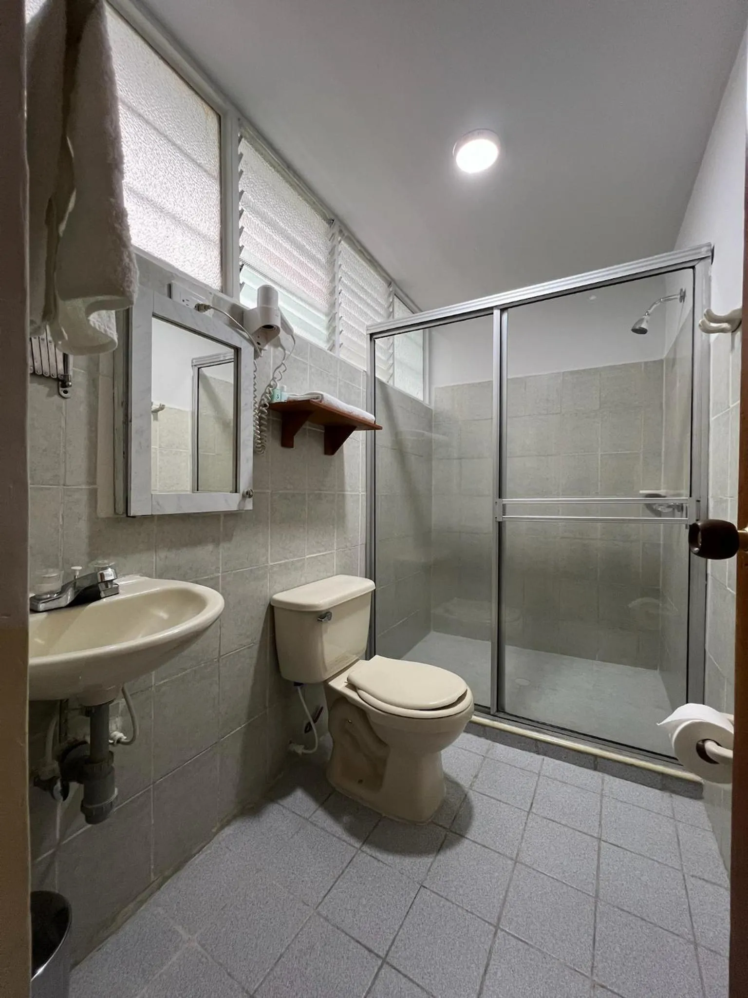 Shower in HOTEL ARMENIA CENTRO , TENEMOS AGUA CALIENTE y FACTURACION ELECTRONICA, Gracias
