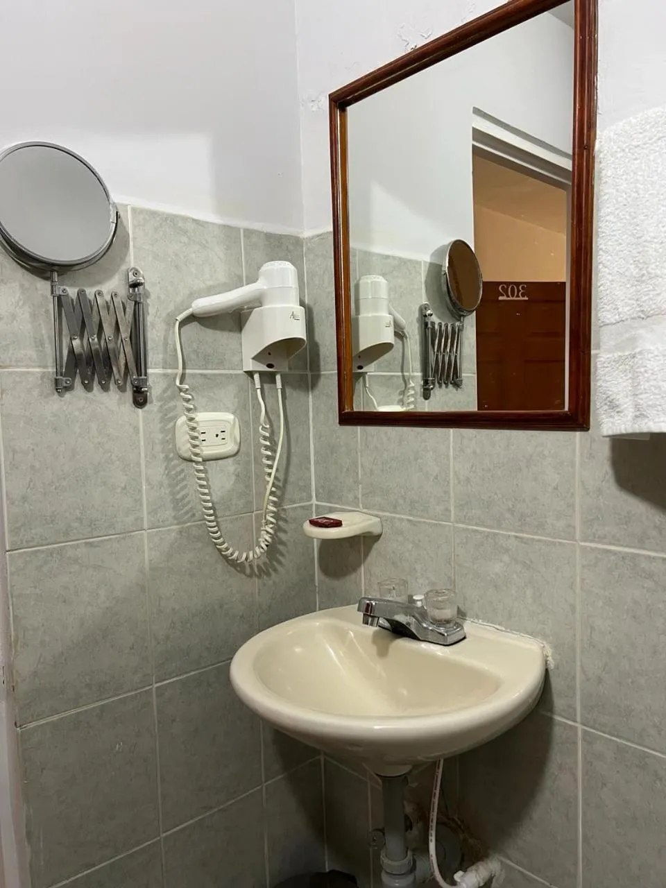 Shower in HOTEL ARMENIA CENTRO , TENEMOS AGUA CALIENTE y FACTURACION ELECTRONICA, Gracias