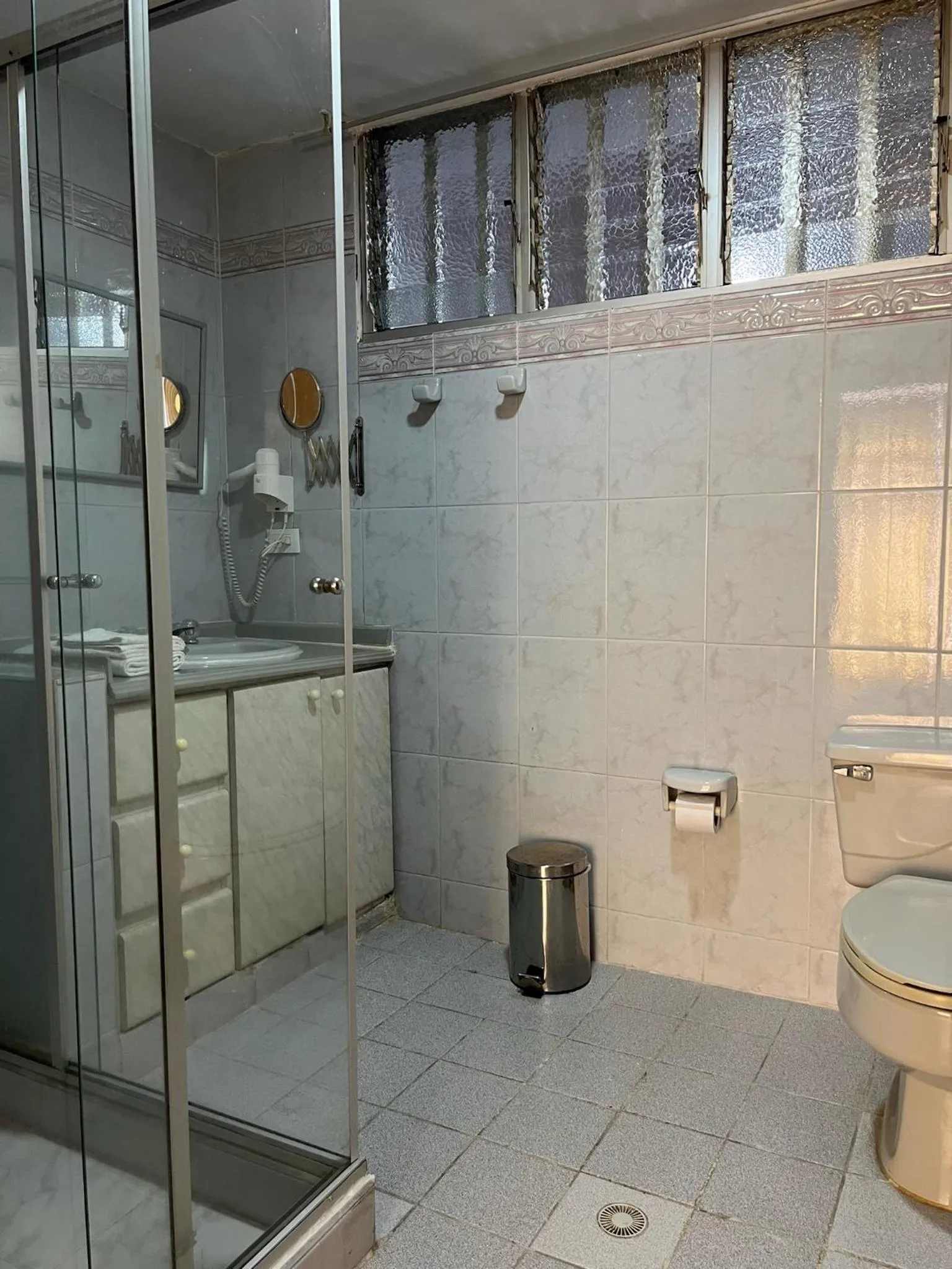 Shower in HOTEL ARMENIA CENTRO , TENEMOS AGUA CALIENTE y FACTURACION ELECTRONICA, Gracias