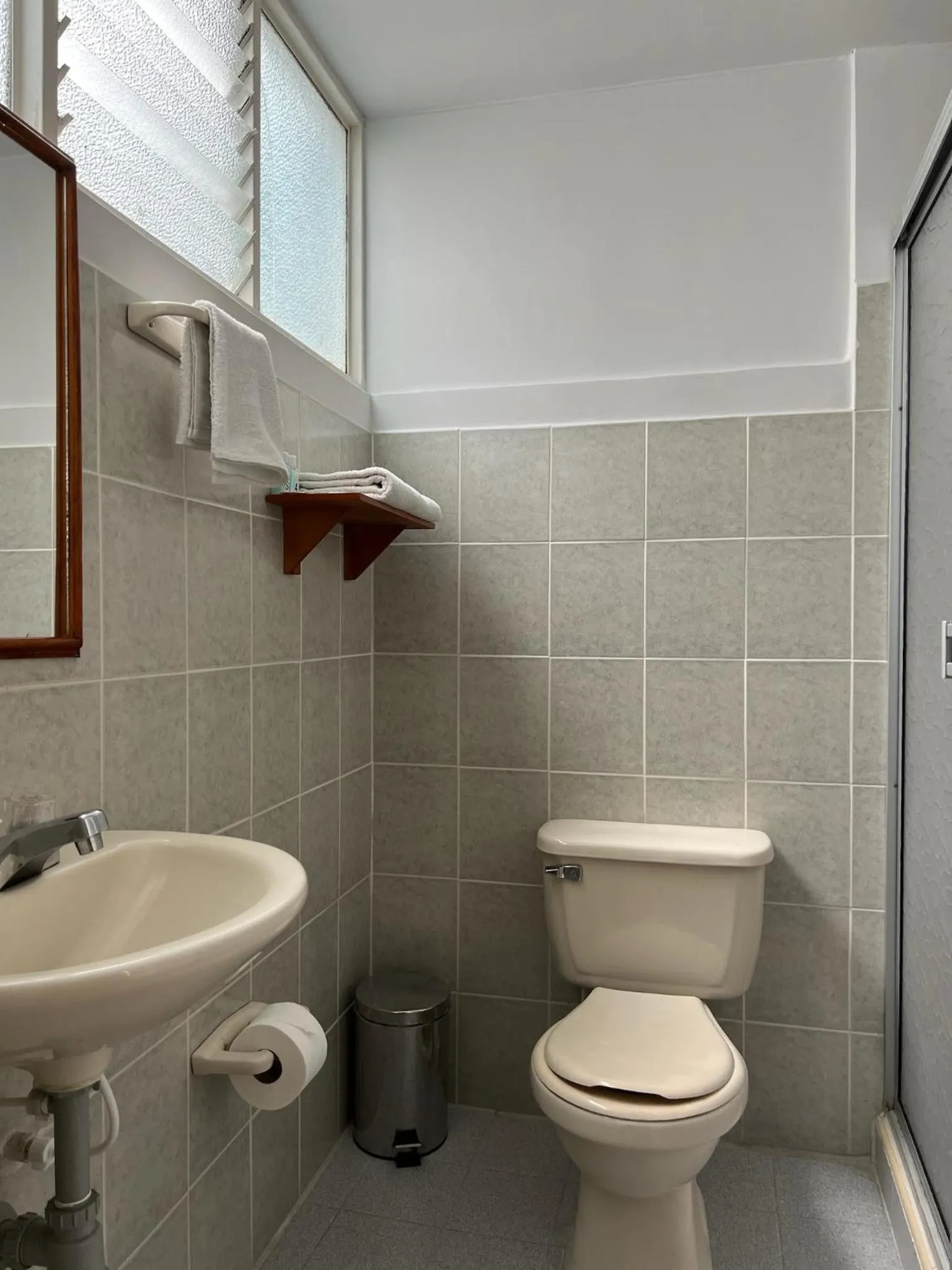 Toilet in HOTEL ARMENIA CENTRO , TENEMOS AGUA CALIENTE y FACTURACION ELECTRONICA, Gracias