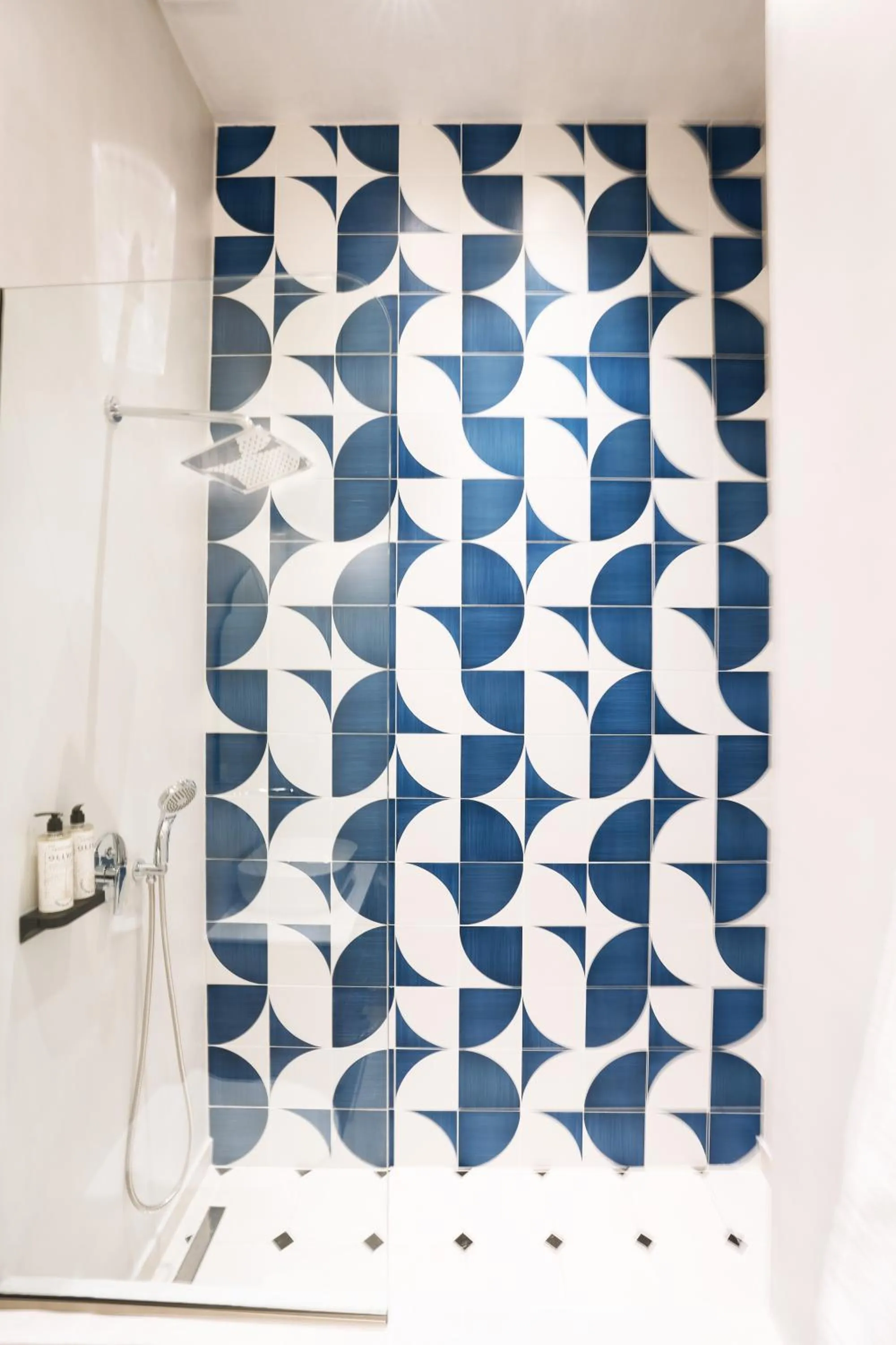 Shower in Oikia Classic House in Old Town Kavala