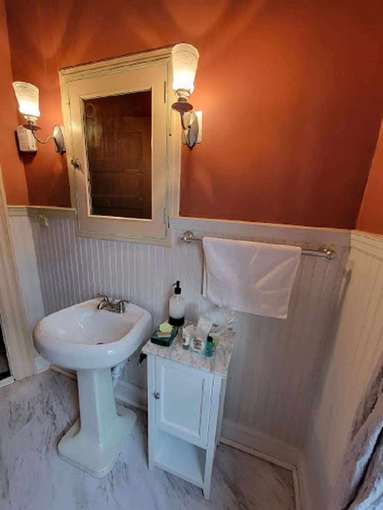 Bathroom in The Kings Throne Inn and Guest House