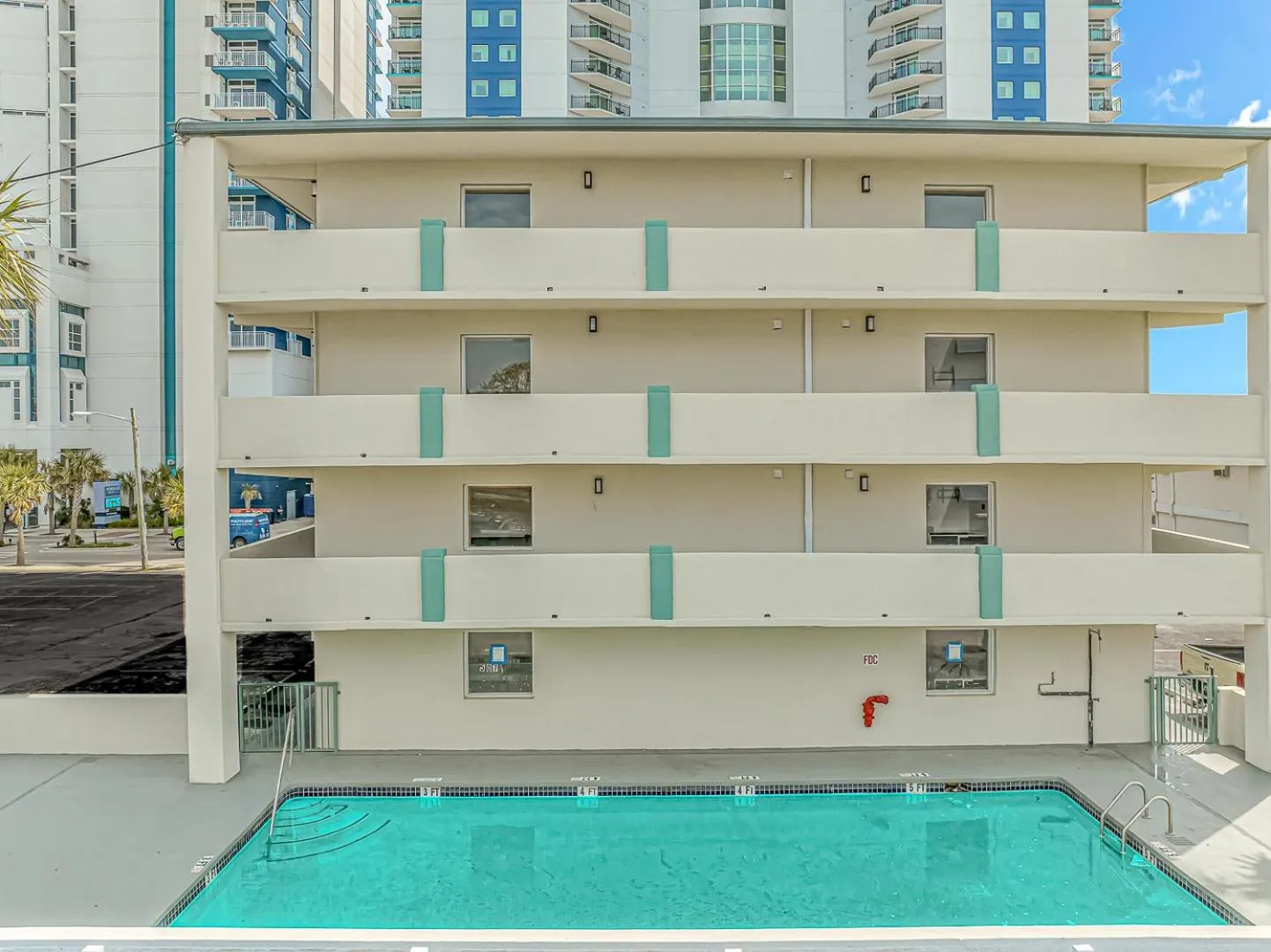 Property building in Fifth and Ocean