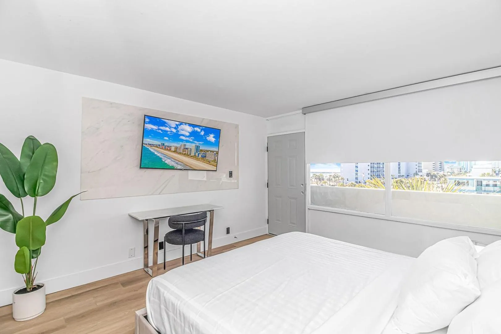 Bed in Fifth and Ocean