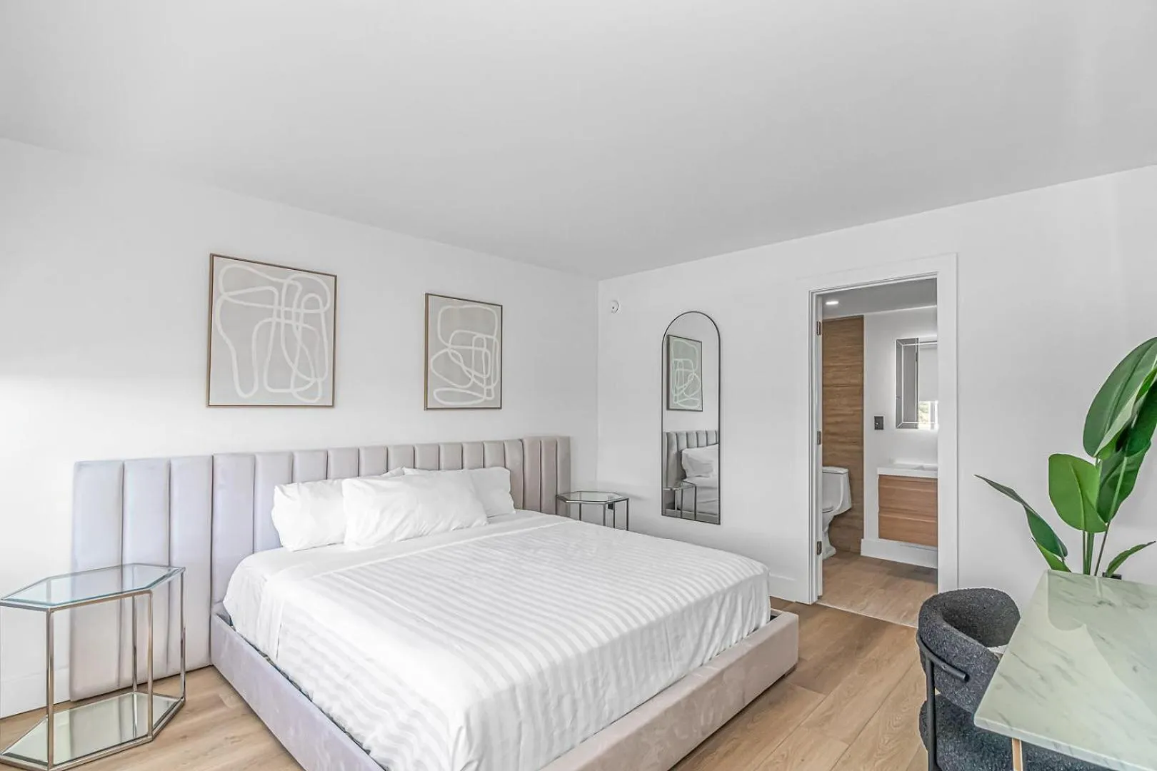 Bed in Fifth and Ocean