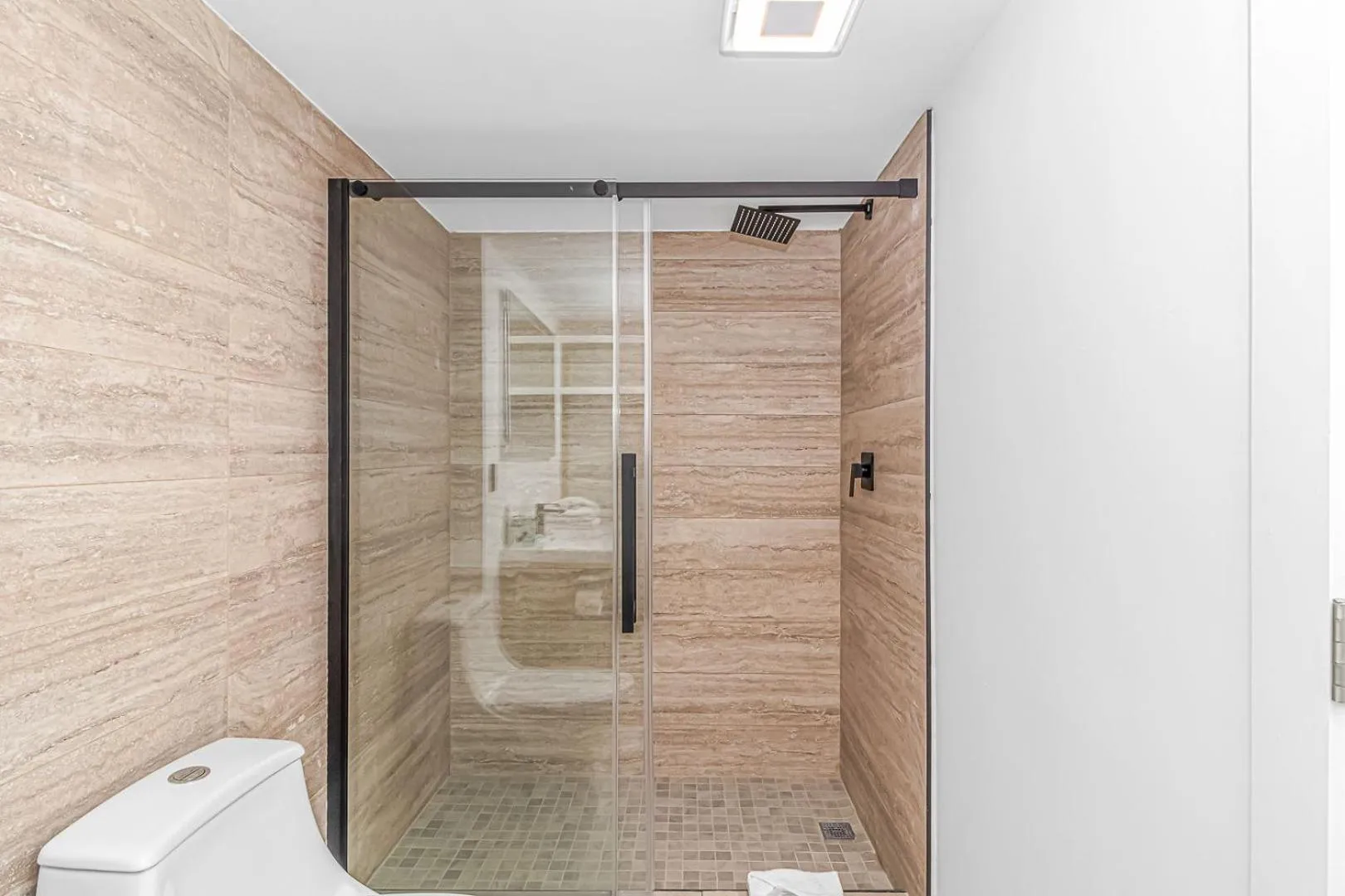 Shower in Fifth and Ocean