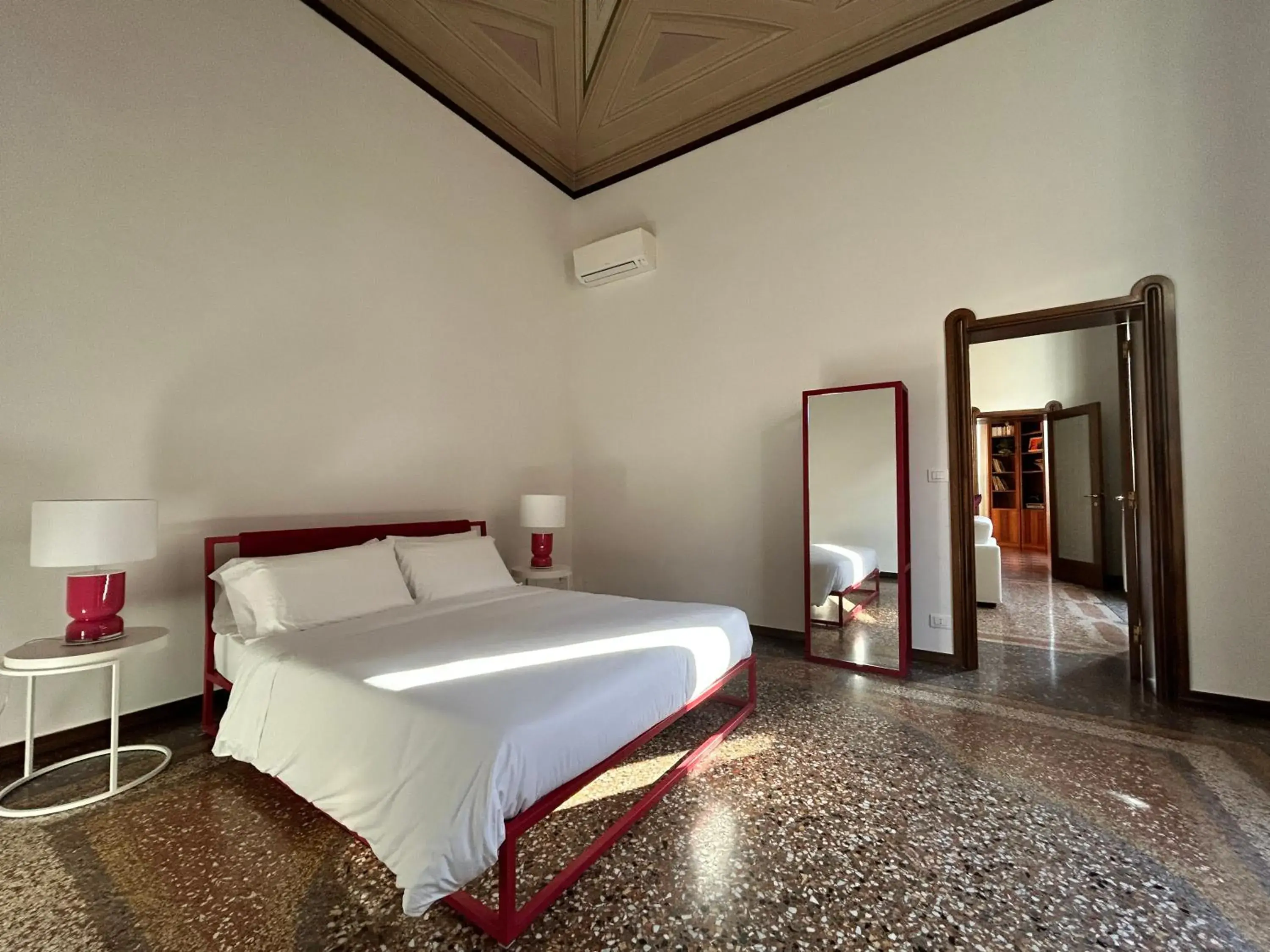 Superior King Room with External Private Bathroom in Frame Bologna Superior King Room with External Private Bathroom in Frame Bologna