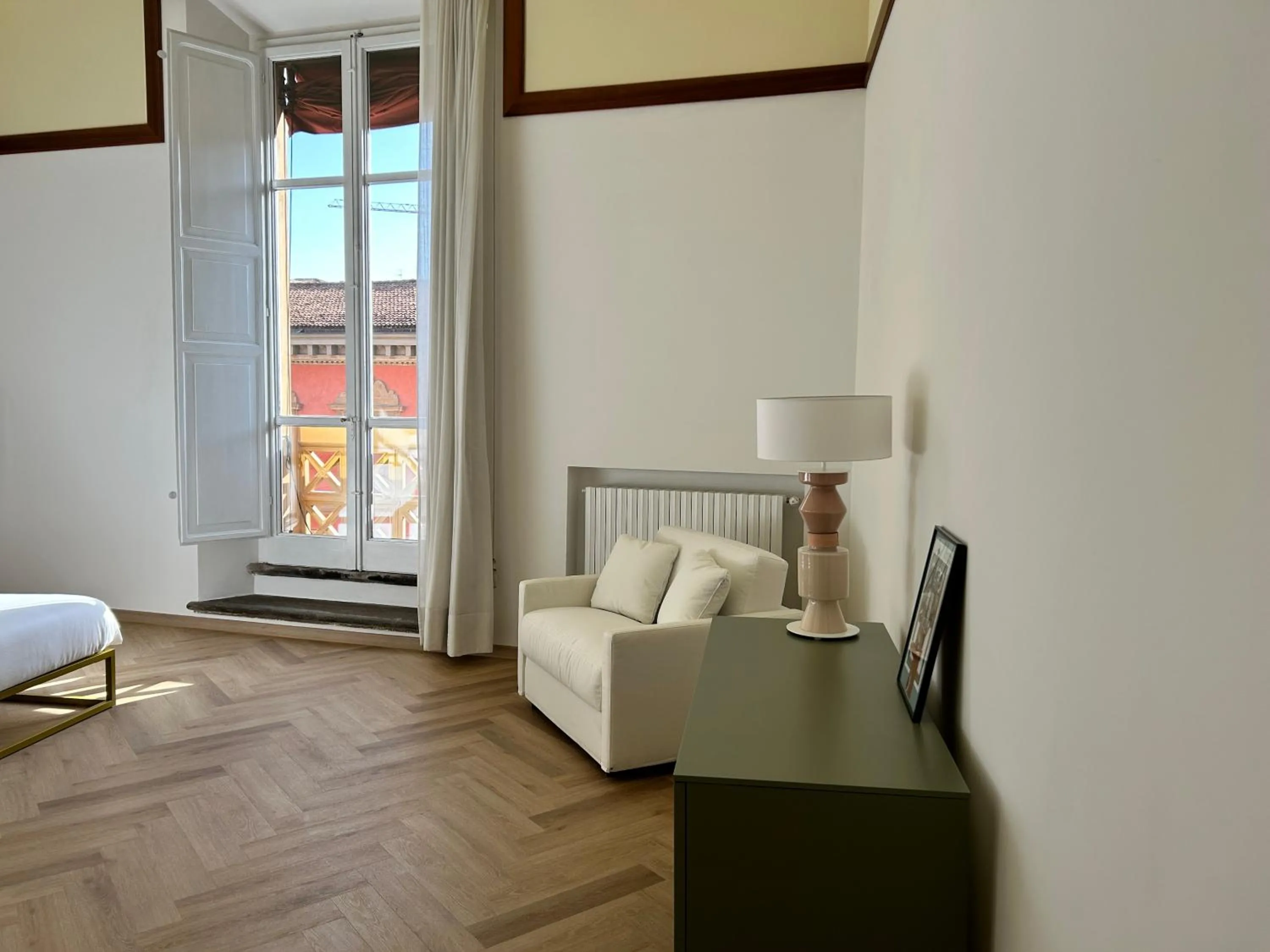 Photo of the whole room in Frame Bologna