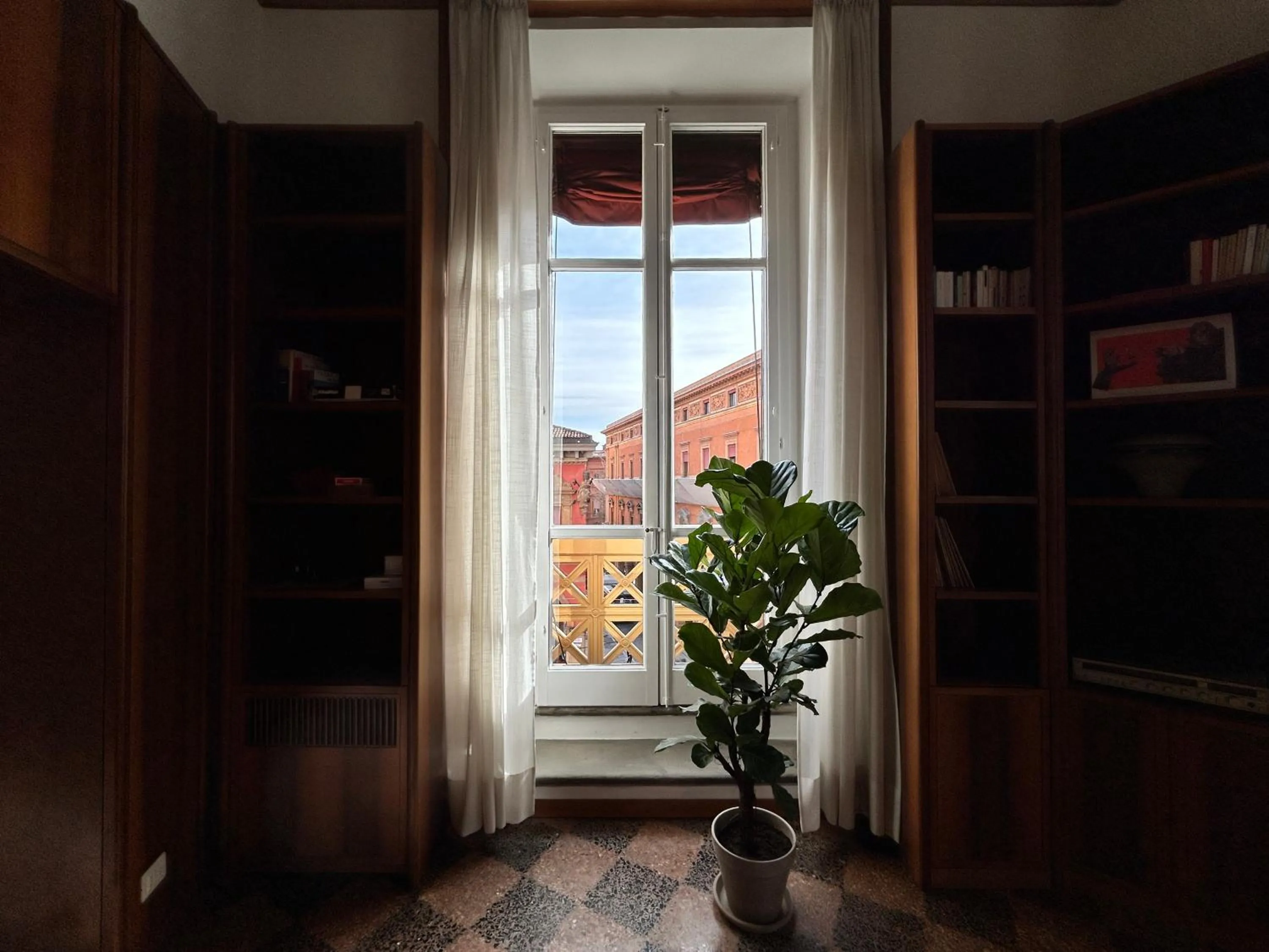 Library in Frame Bologna