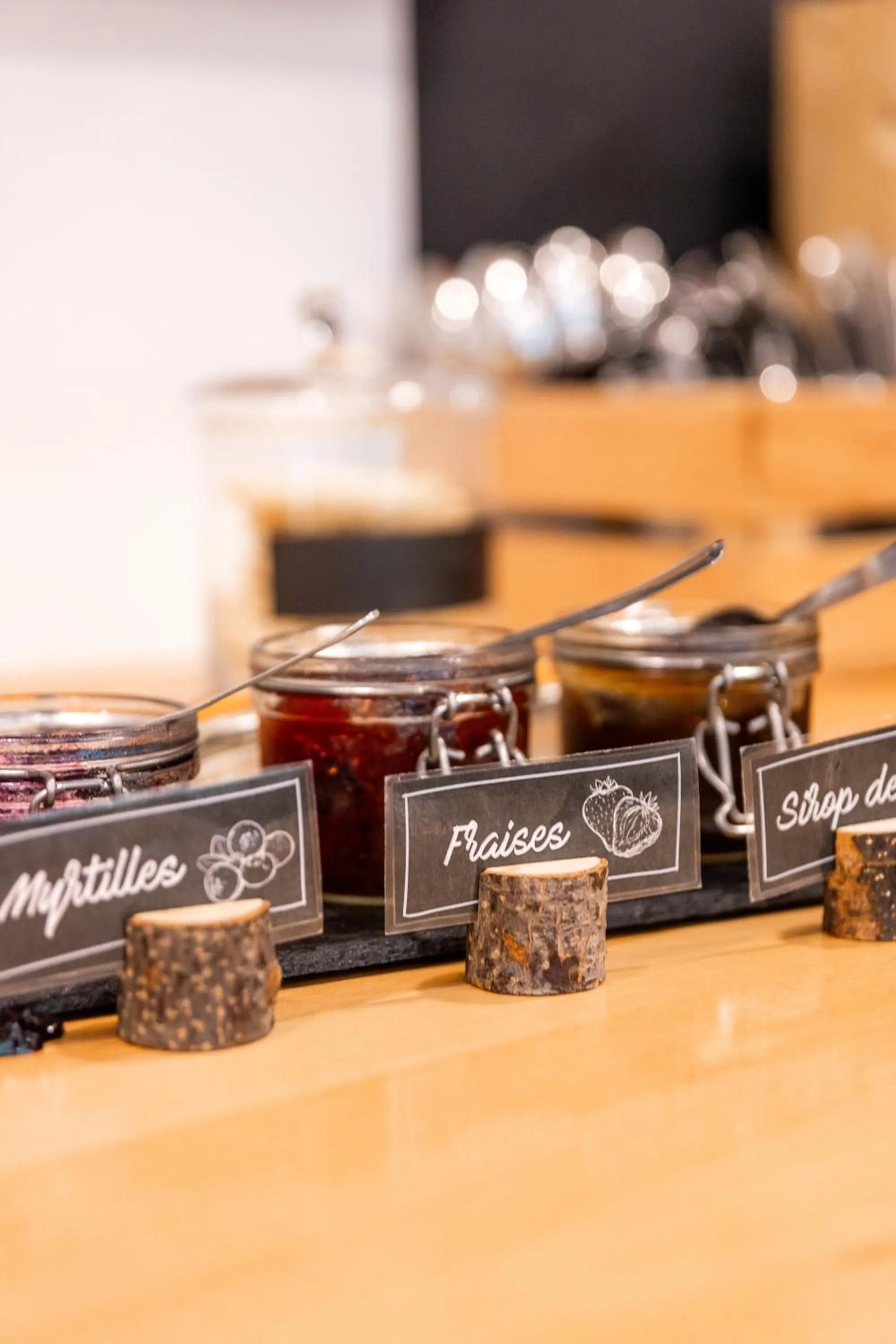 Food and drinks in Auberge de Jeunesse de La Roche - Champlon