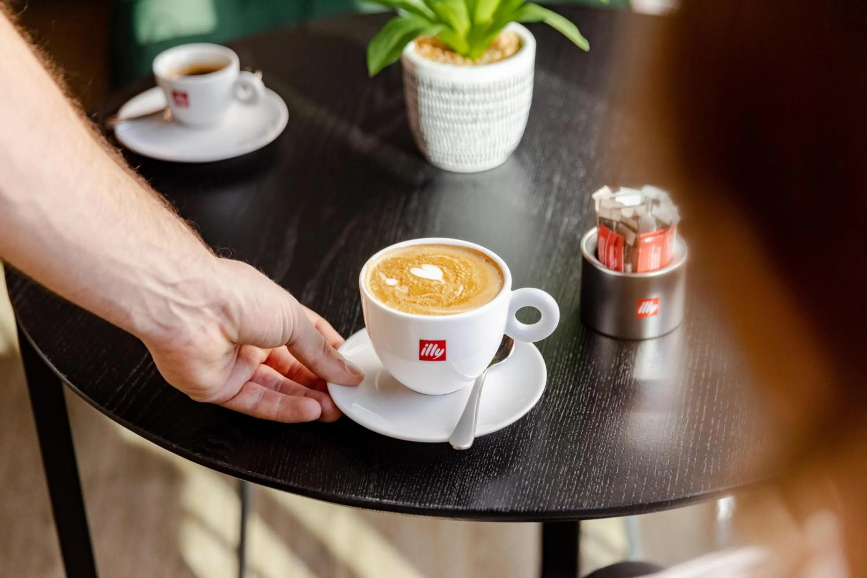 Restaurant/places to eat in Leonardo Hotel and Conference Venue Hinckley Island