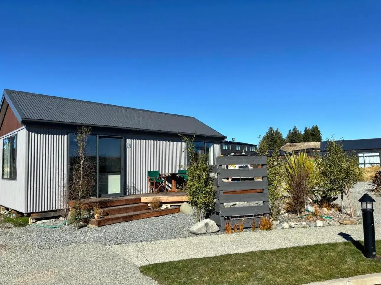 Hank's Hut Hank's Hut