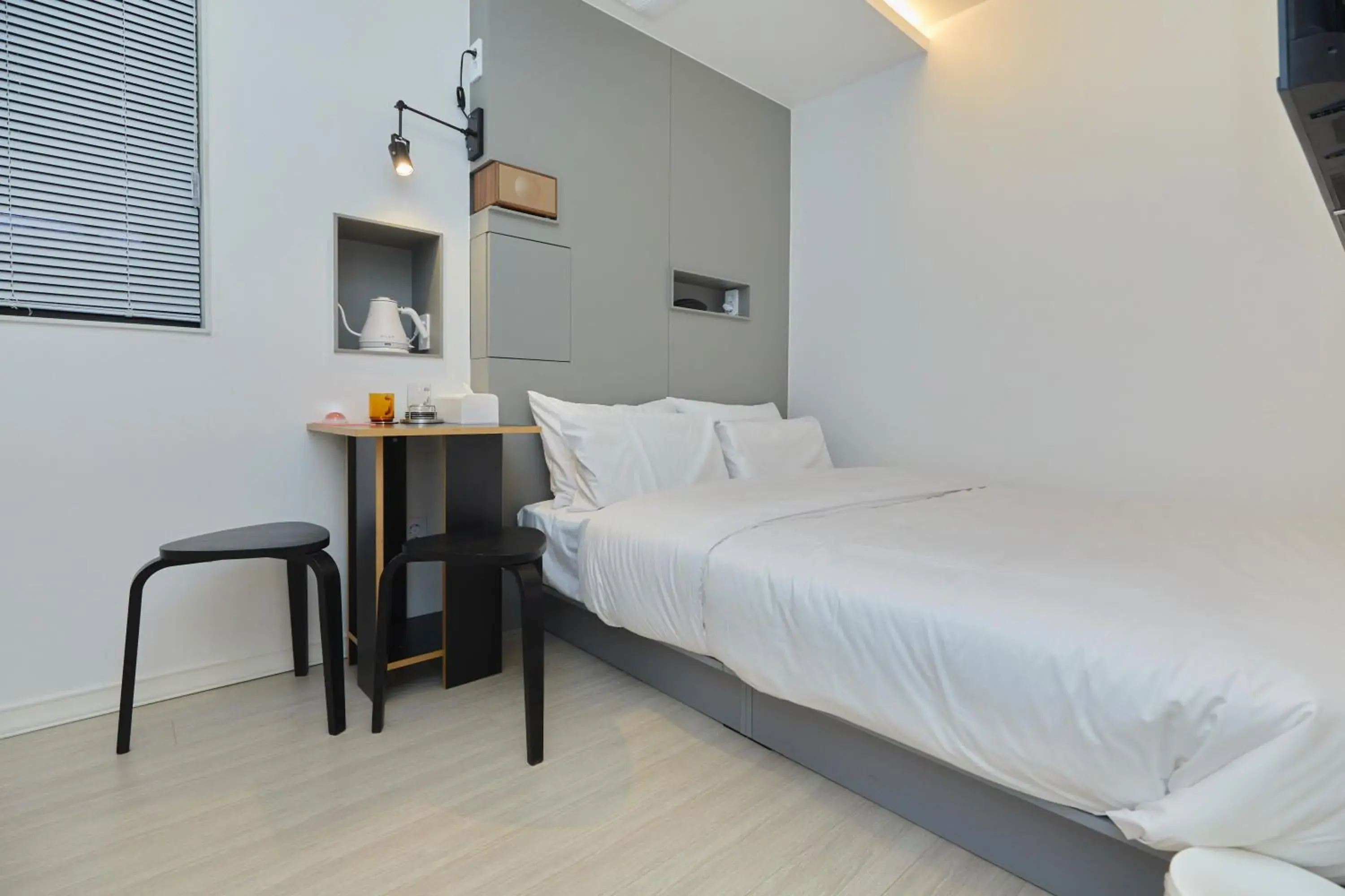 Deluxe Double Room with Geneva Speaker in Aank Hotel Seoul Sinchon Deluxe Double Room with Geneva Speaker in Aank Hotel Seoul Sinchon