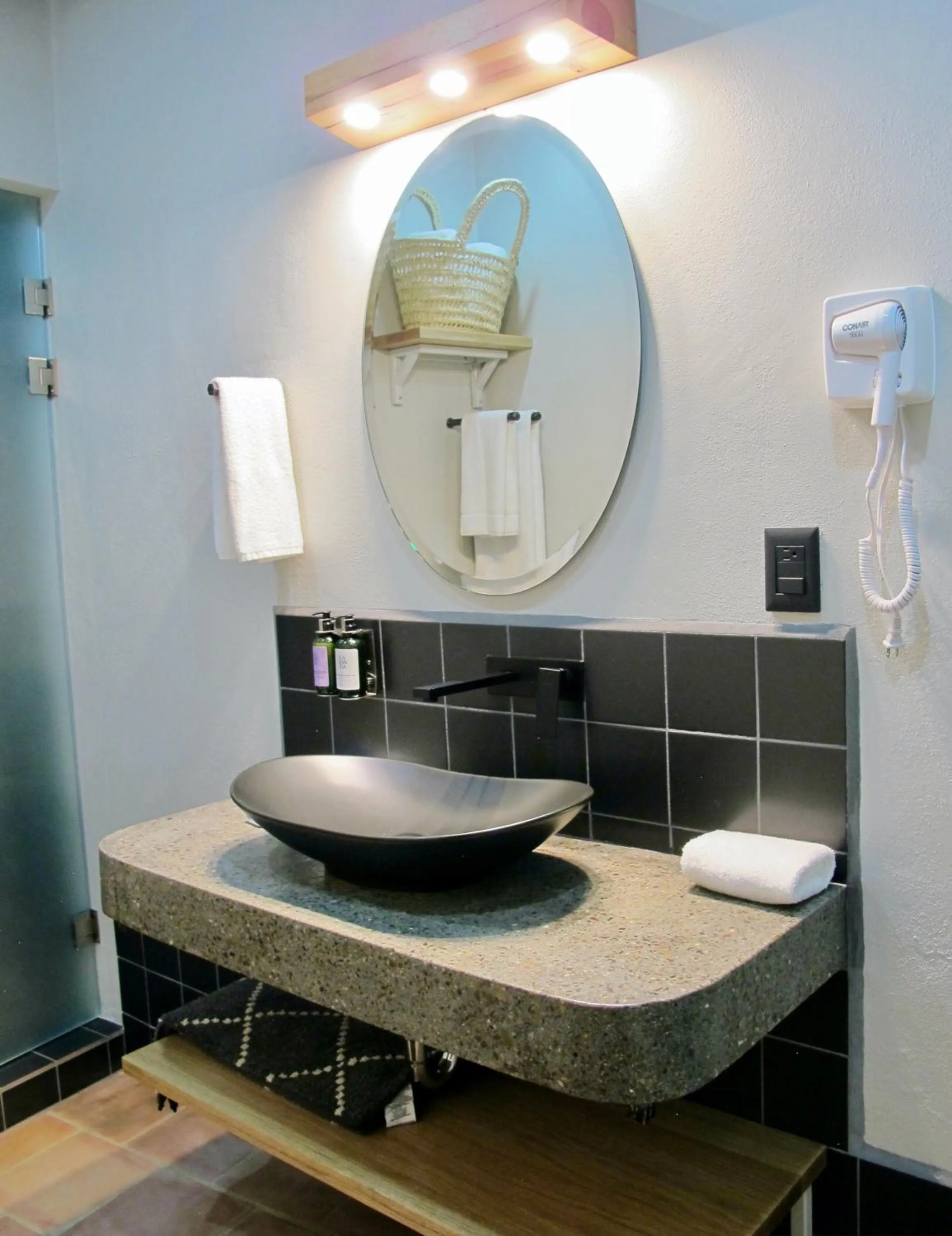 Bathroom in Hotel La Tarjea