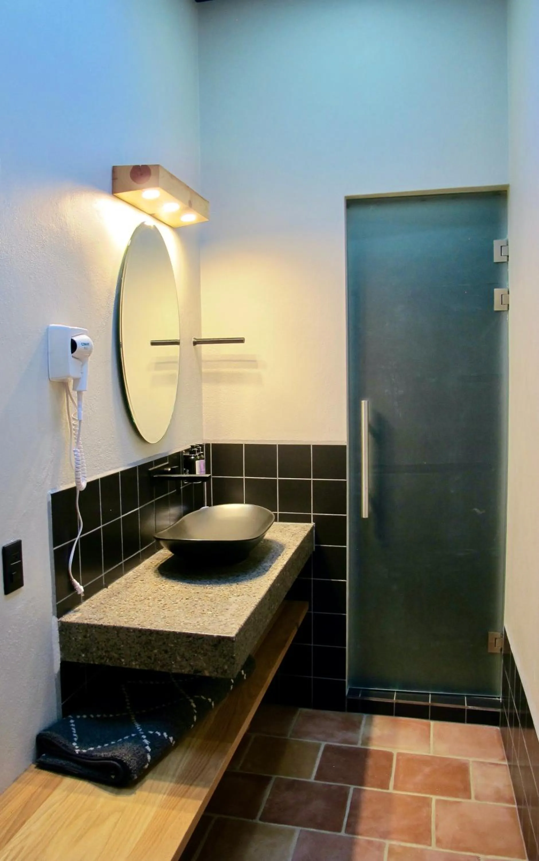 Shower in Hotel La Tarjea