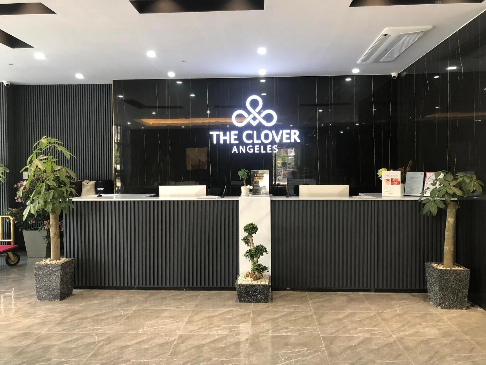 Restaurant/places to eat in The Clover Hotel Angeles City