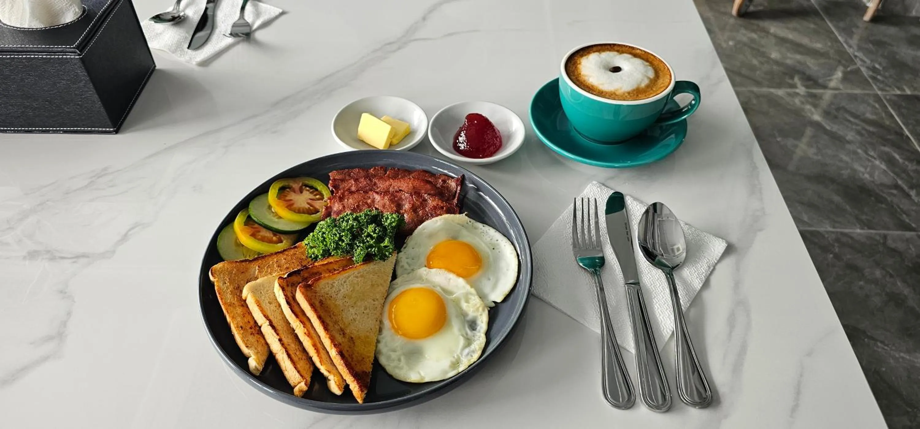 Restaurant/places to eat in The Clover Hotel Angeles City