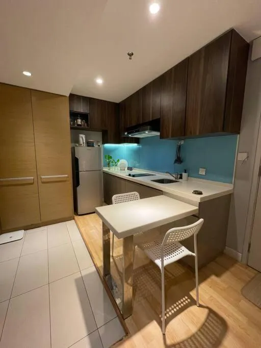 Kitchen or kitchenette in D’ Majestic Place by Bimbee