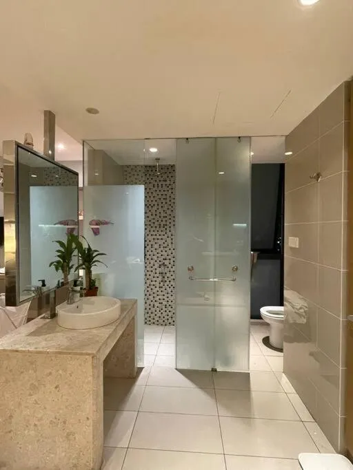 Shower in D’ Majestic Place by Bimbee