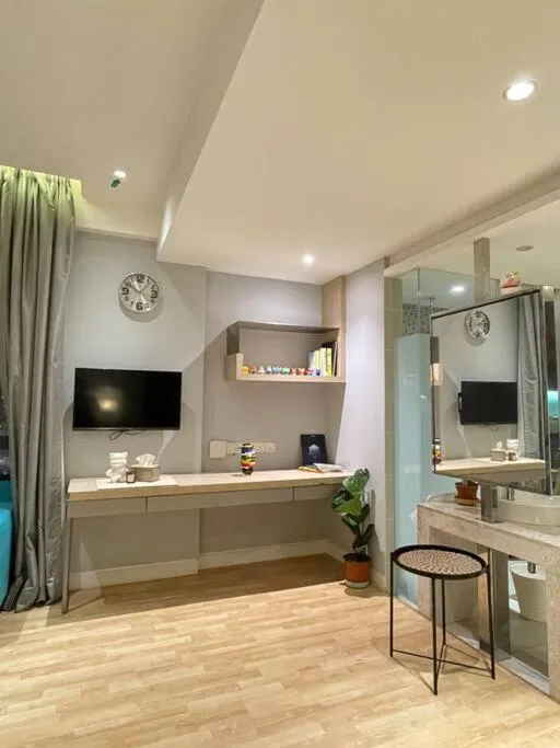 Living room in D’ Majestic Place by Bimbee