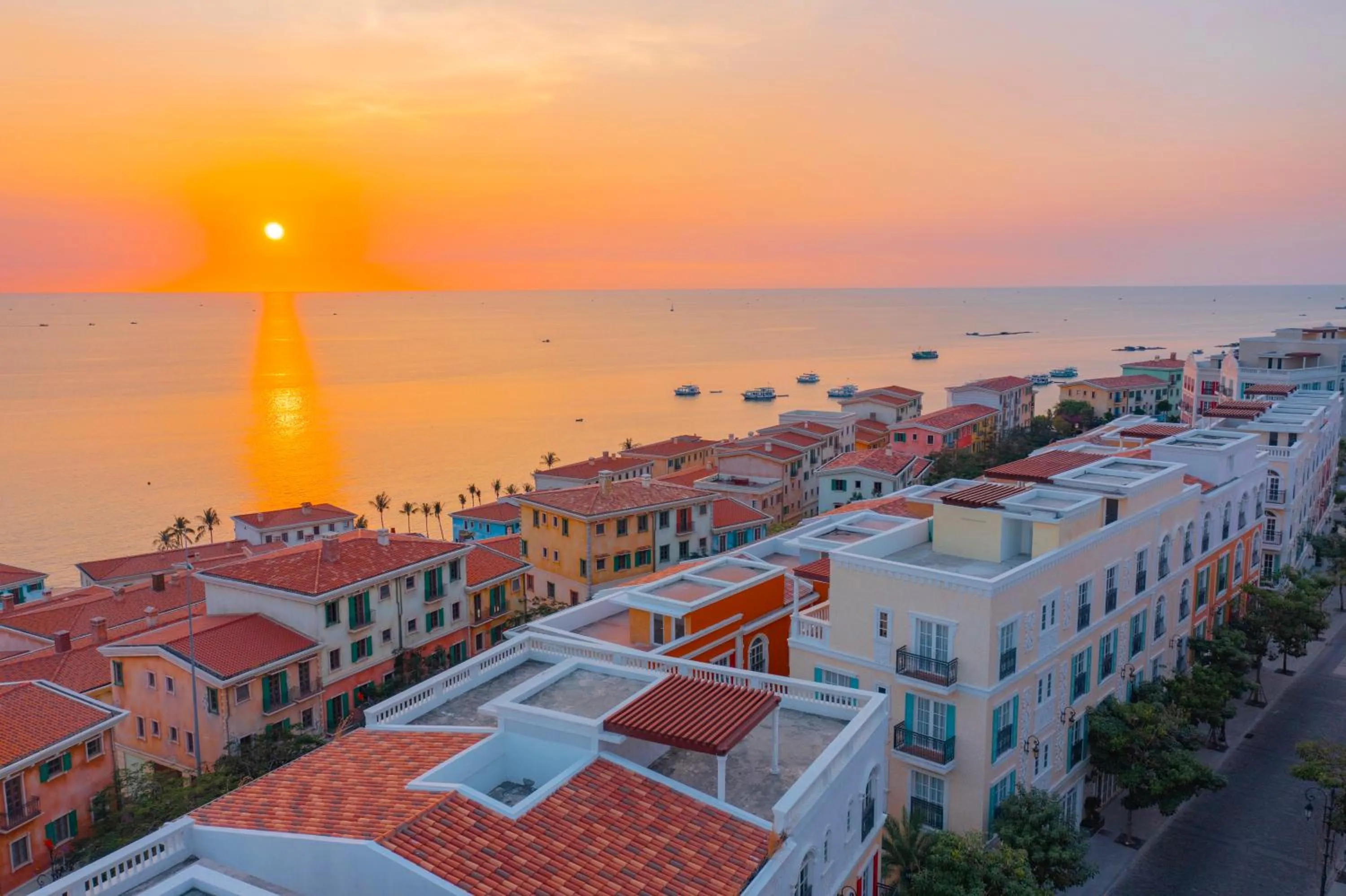 Merci Sunset Town Phu Quoc