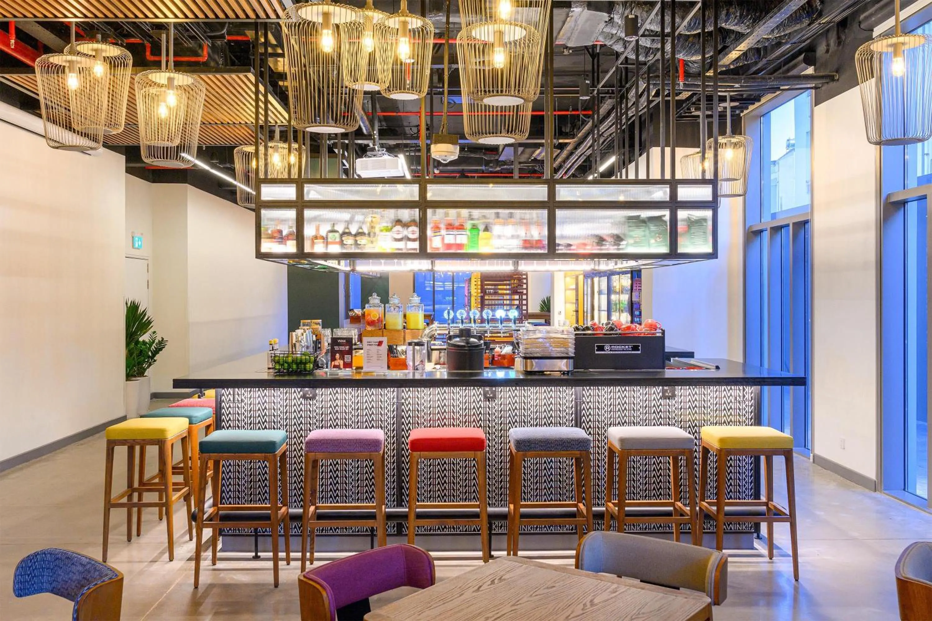 Lounge or bar in Wink Can Tho Centre, Unscripted by Hyatt - 24 Hours stay