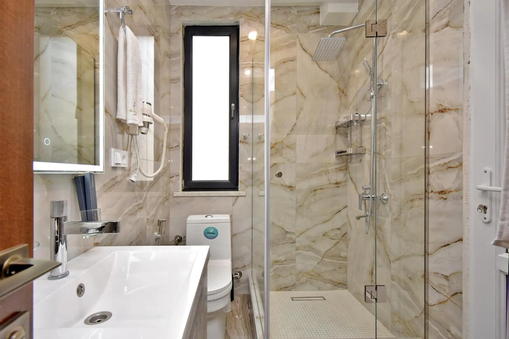 Shower in Avenue 23 Boutique Hotel