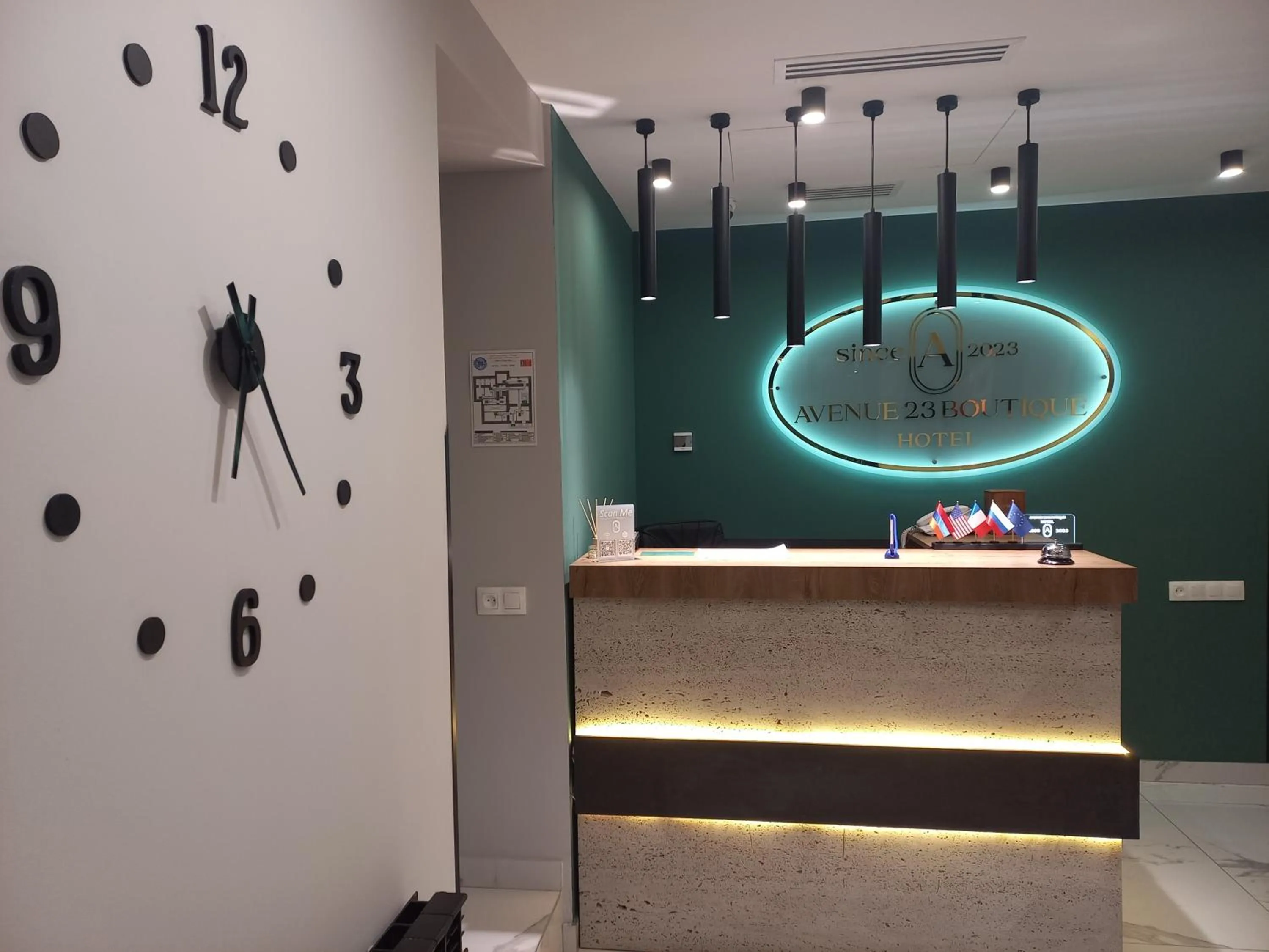 TV and multimedia in Avenue 23 Boutique Hotel