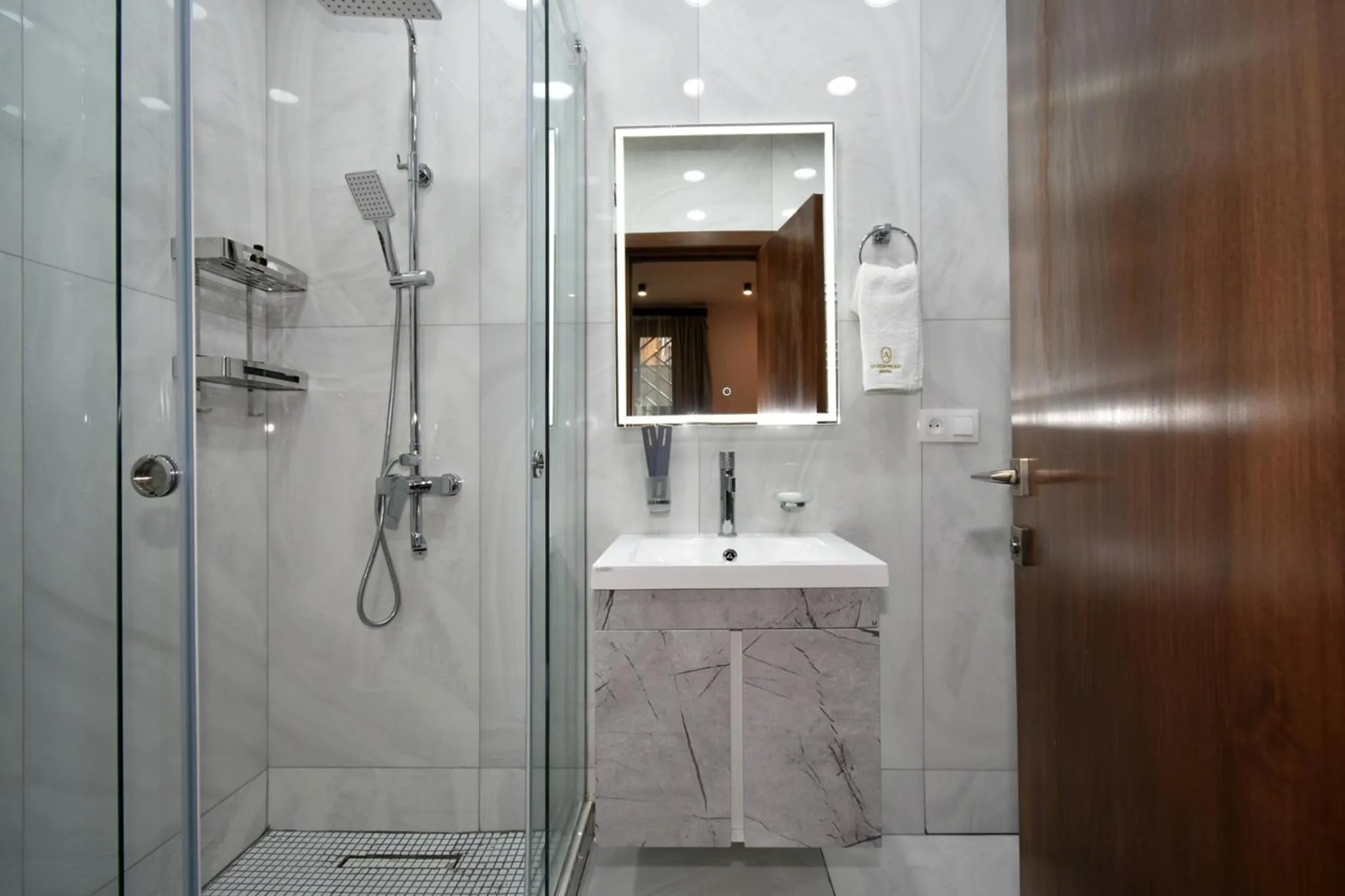 Shower in Avenue 23 Boutique Hotel