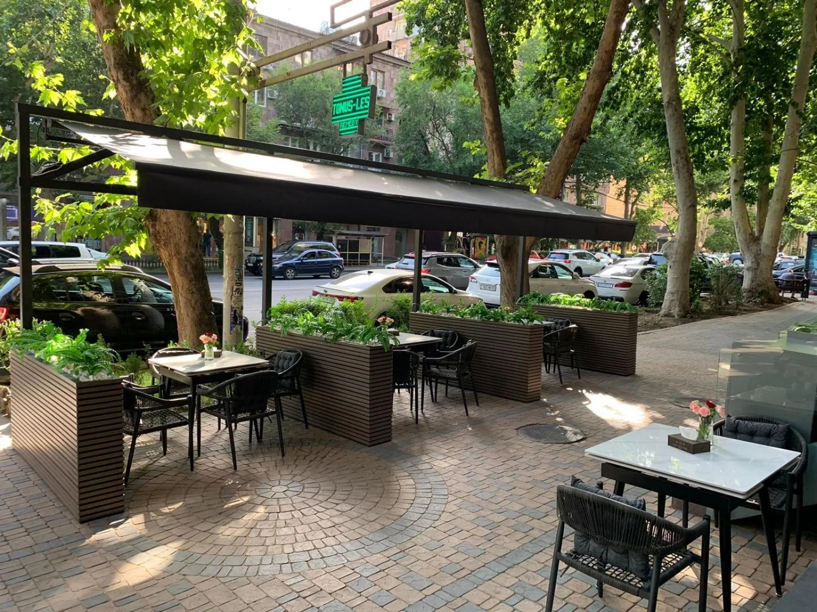 Restaurant/places to eat in Avenue 23 Boutique Hotel