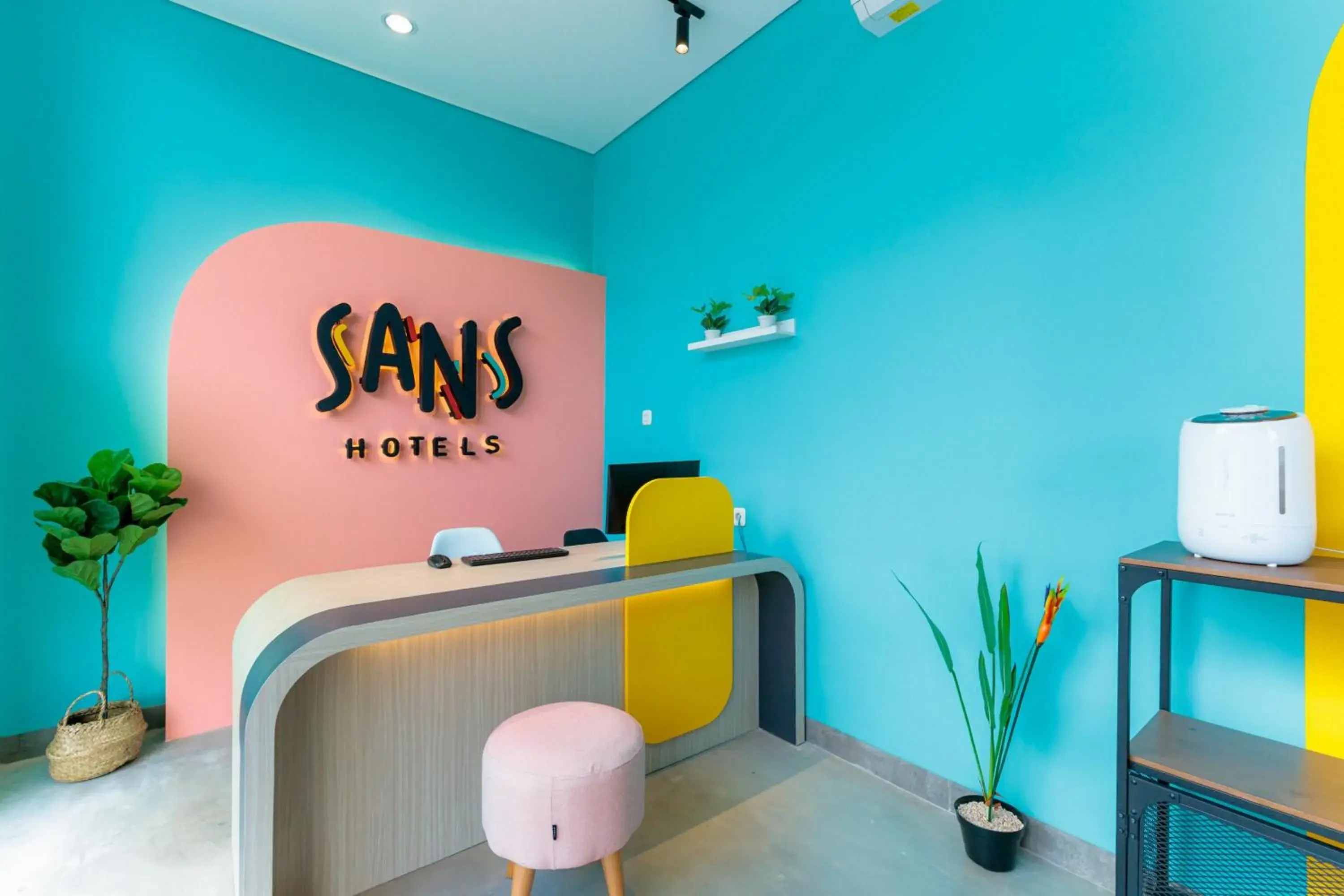 Lobby or reception, Bed in Sans Hotel Kelapa Gading Jakarta Lobby or reception, Bed in Sans Hotel Kelapa Gading Jakarta