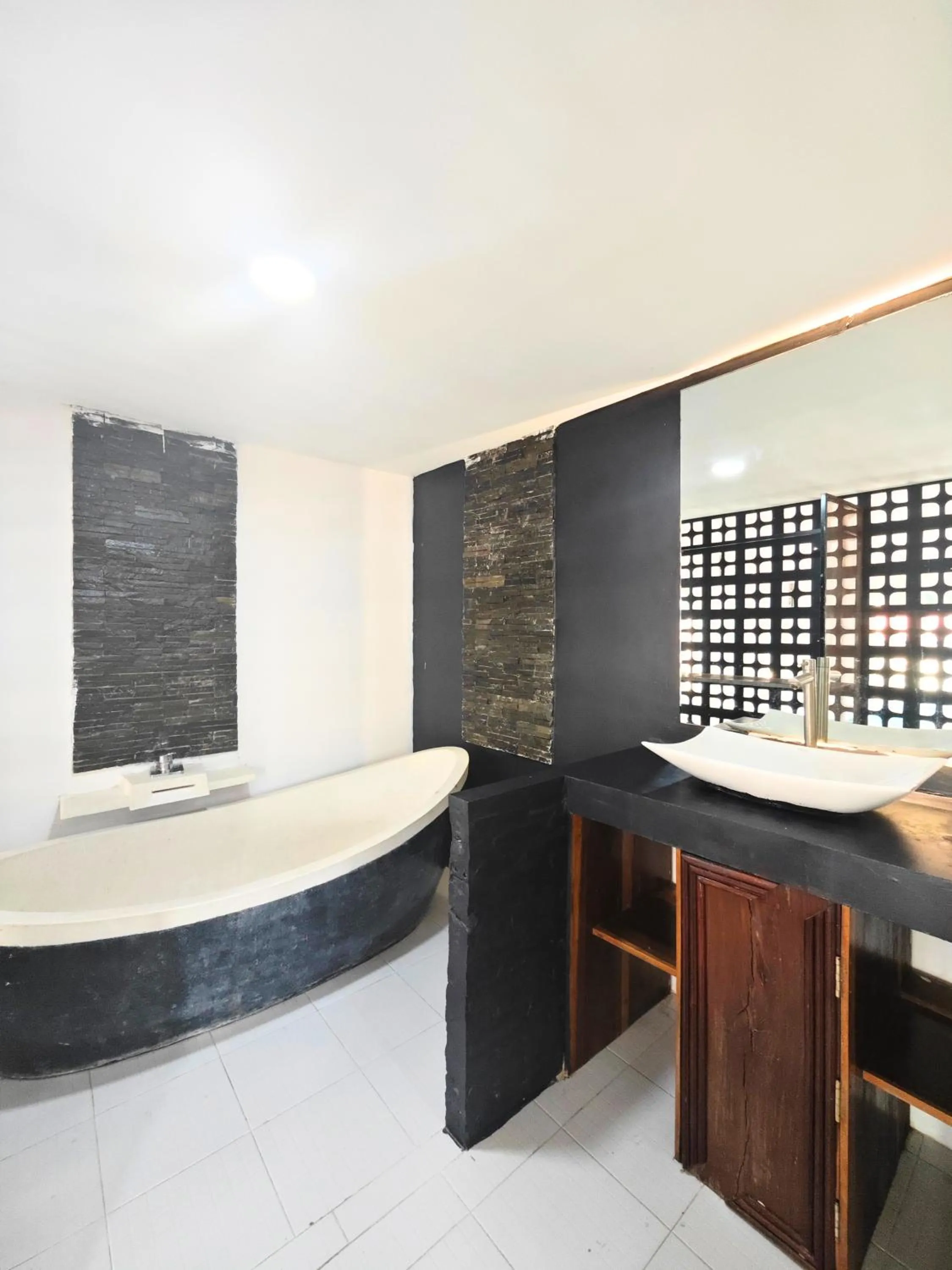 Bathroom in Angkor Sand Hotel