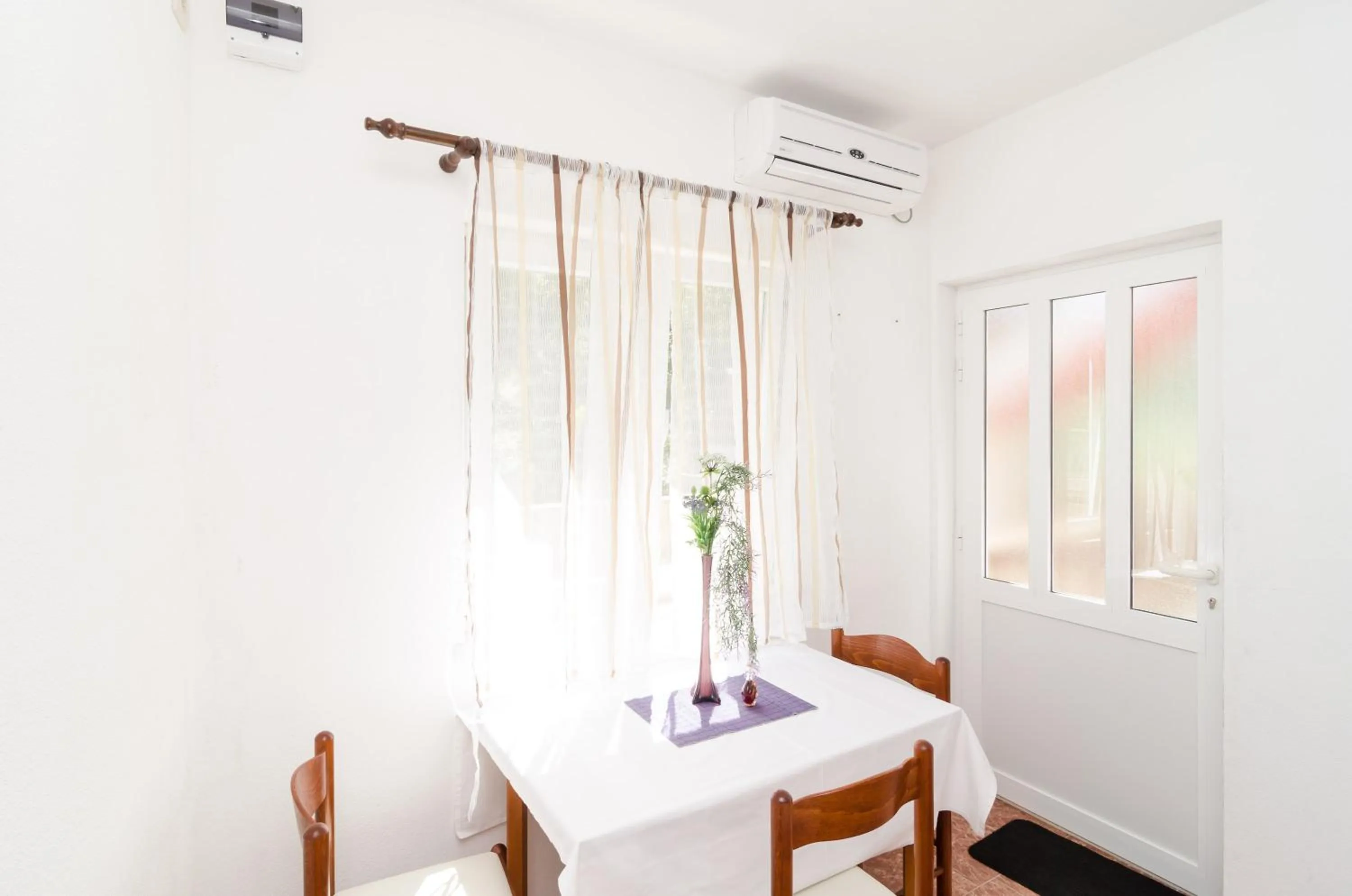 Dining area in Apartments Matana Chano