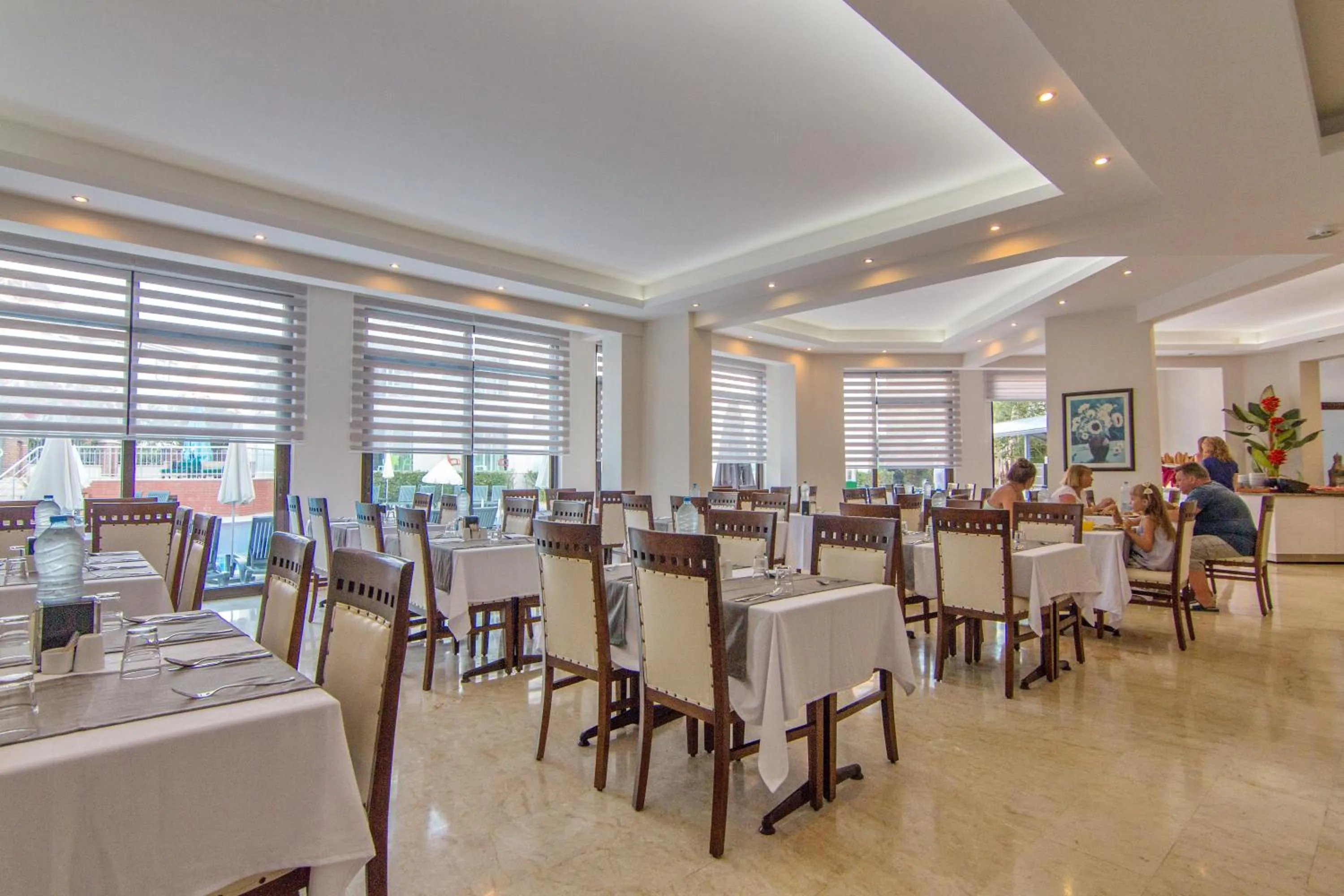 Restaurant/places to eat in Palmea Hotel
