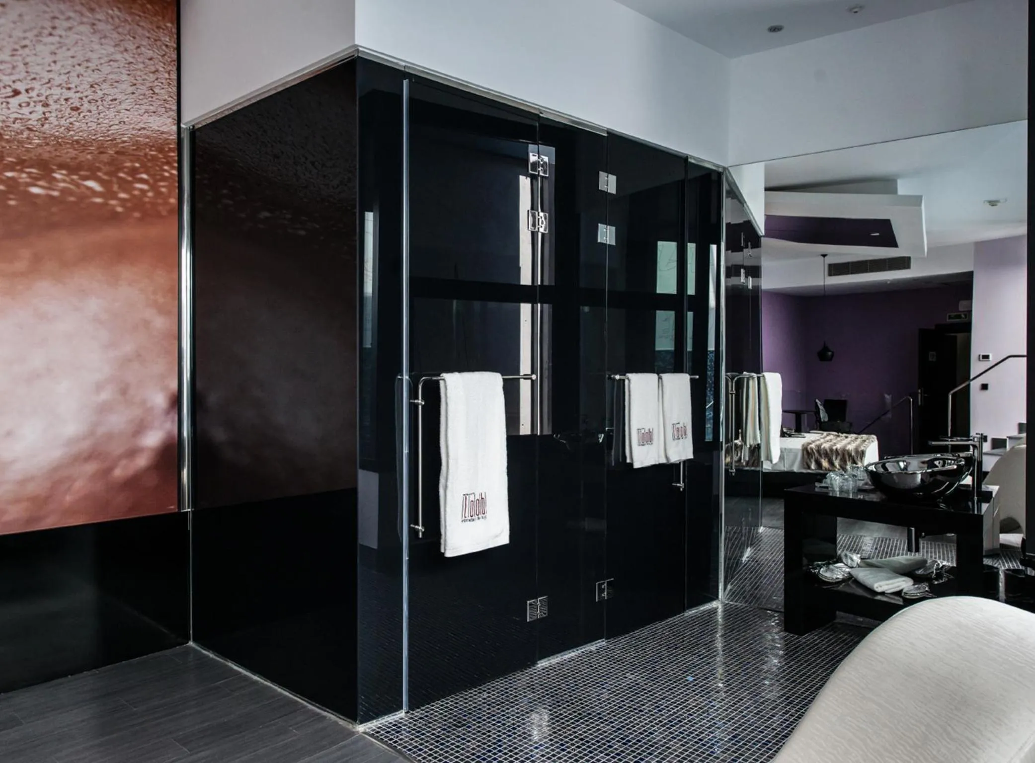 Bathroom in Hotel Loob Madrid