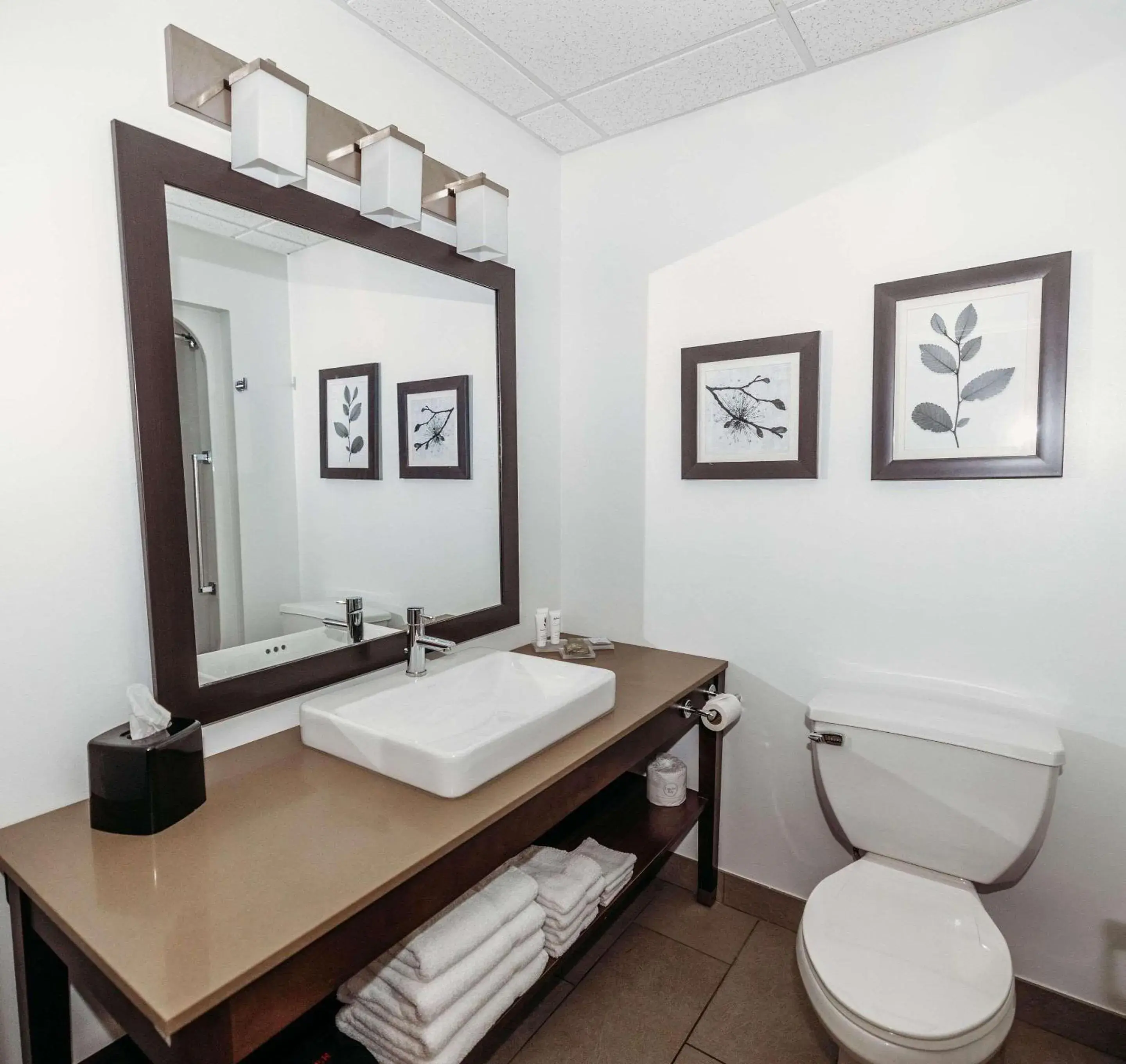 Bedroom in Parkview Inn & Suites, Lancaster Amish Country, PA Bedroom in Parkview Inn & Suites, Lancaster Amish Country, PA