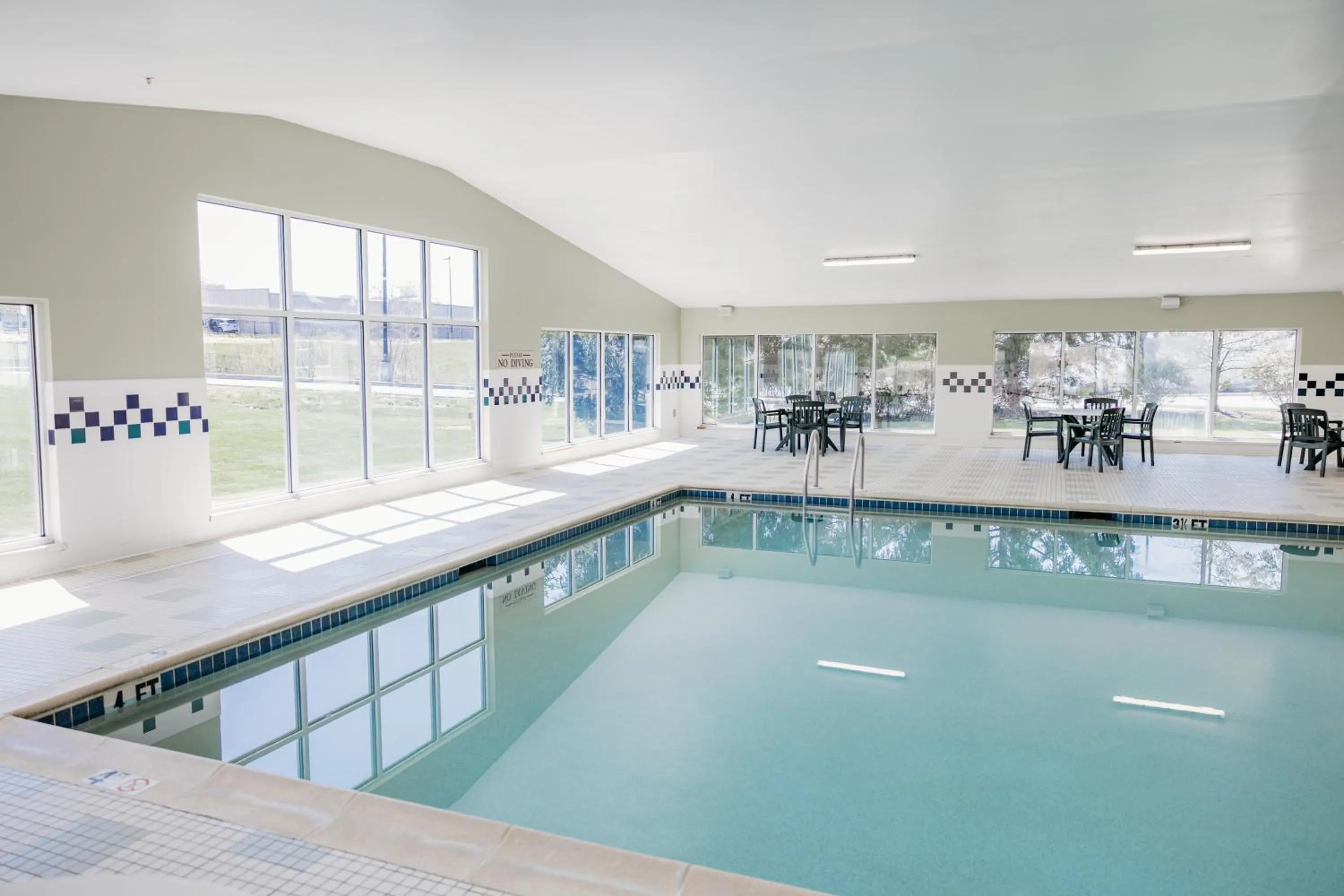 Swimming pool in Parkview Inn & Suites, Lancaster Amish Country, PA