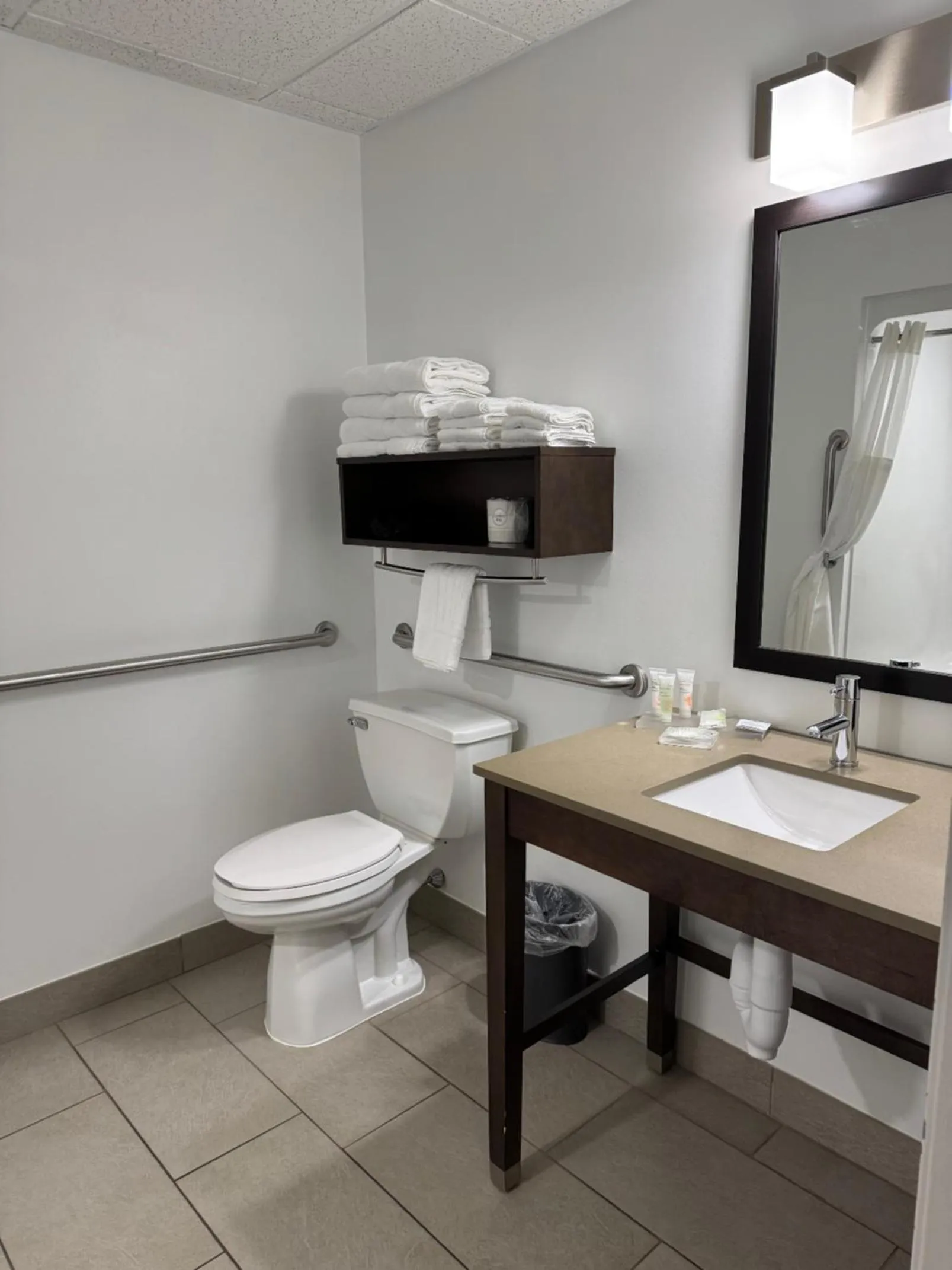 Bathroom in Parkview Inn & Suites, Lancaster Amish Country, PA