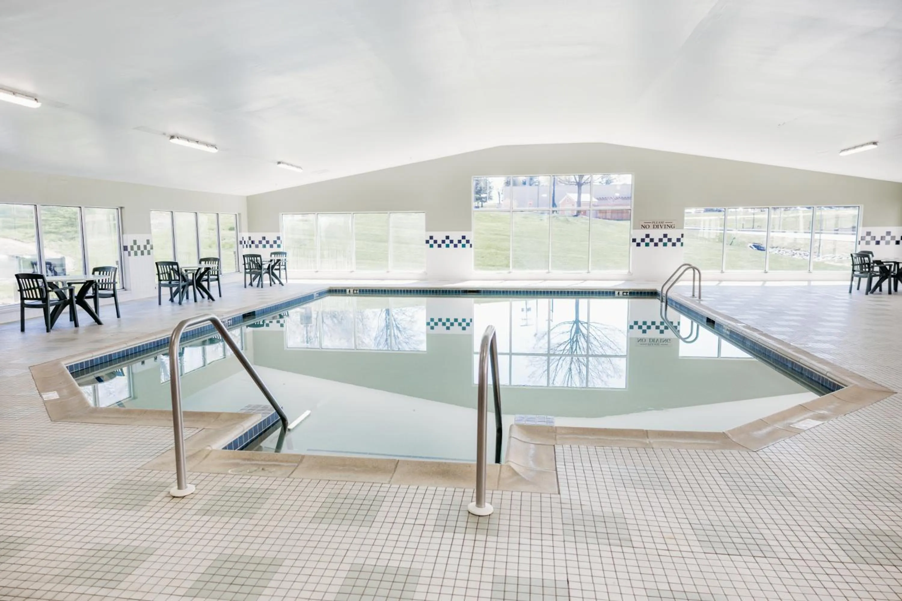 Swimming pool in Parkview Inn & Suites, Lancaster Amish Country, PA