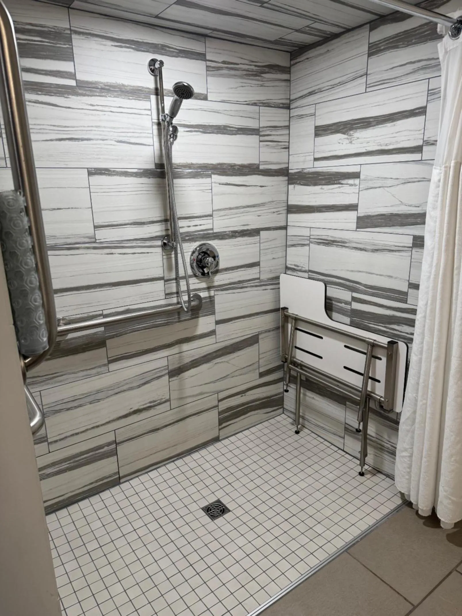 Bathroom in Parkview Inn & Suites, Lancaster Amish Country, PA