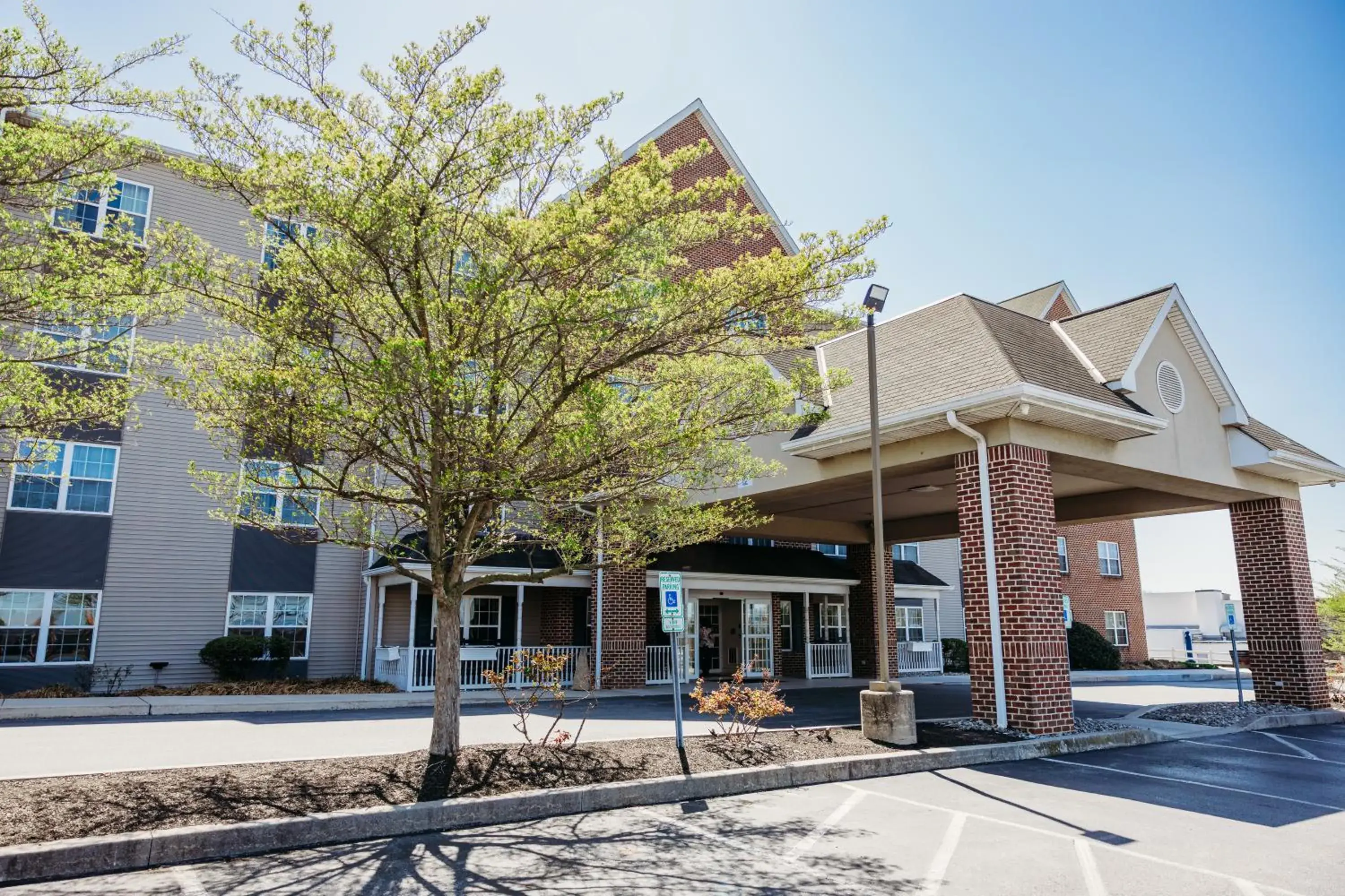 Property building in Parkview Inn & Suites, Lancaster Amish Country, PA Property building in Parkview Inn & Suites, Lancaster Amish Country, PA