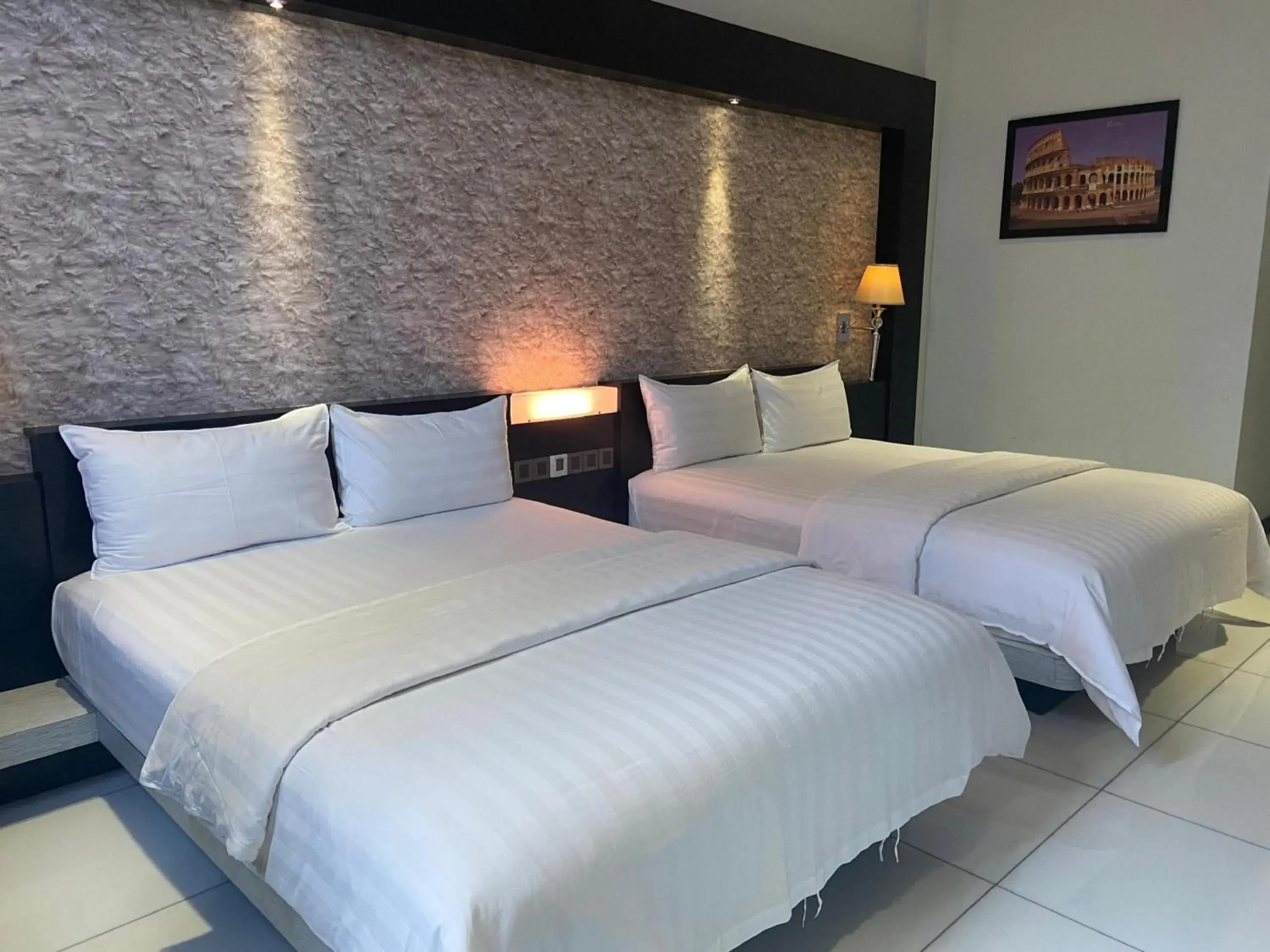 Photo of the whole room, Bed in Hotel O Tong Villion Hotel Photo of the whole room, Bed in Hotel O Tong Villion Hotel