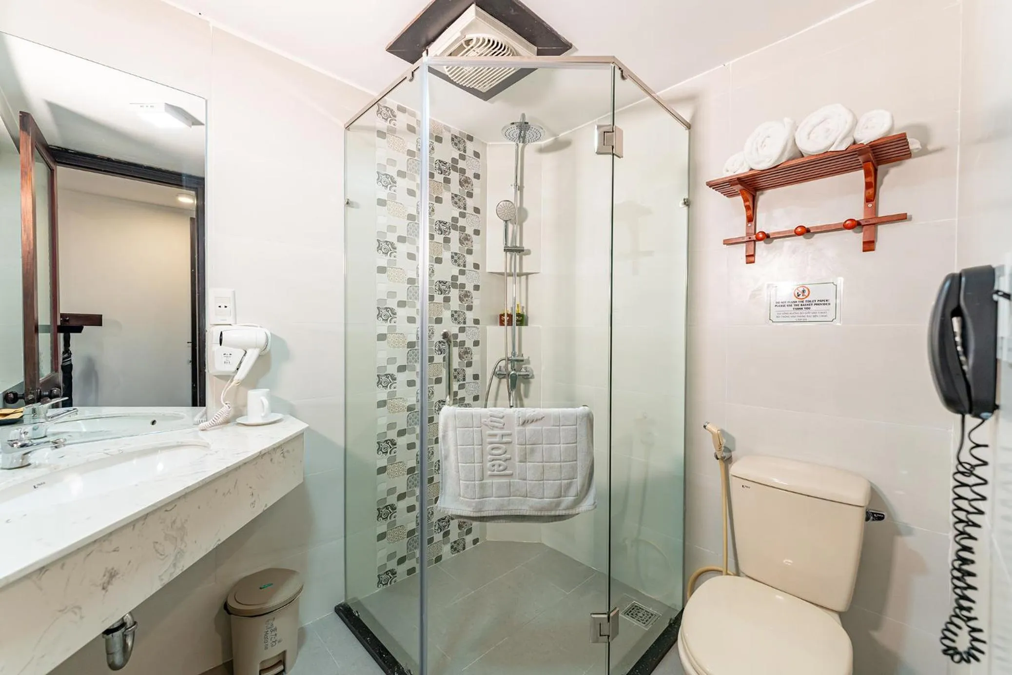 Shower in THUY DUONG 3 Boutique Hotel & Spa