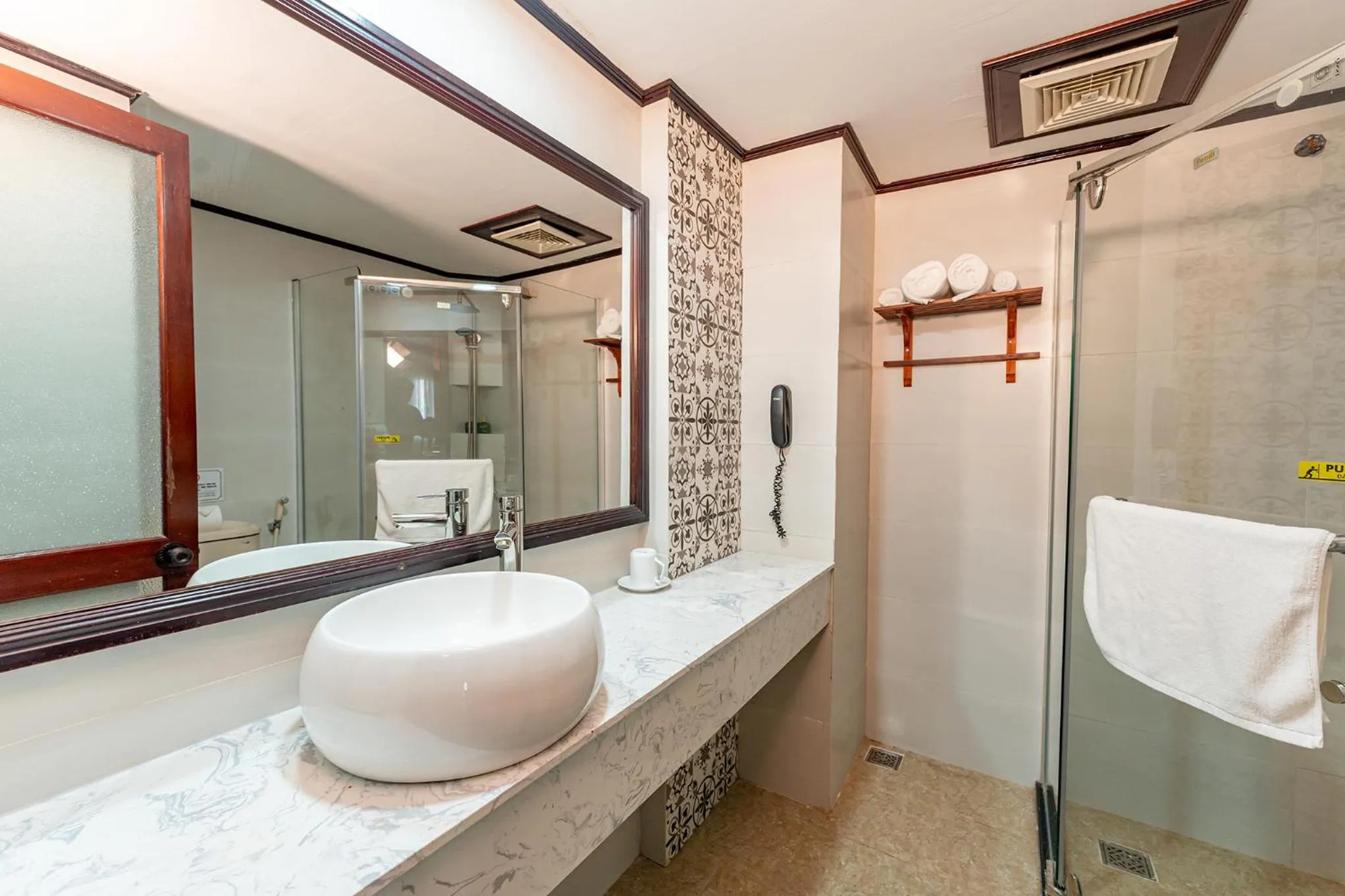 Shower in THUY DUONG 3 Boutique Hotel & Spa
